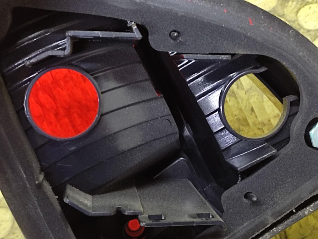 SEAT LEON and light right rear part 1M6945096