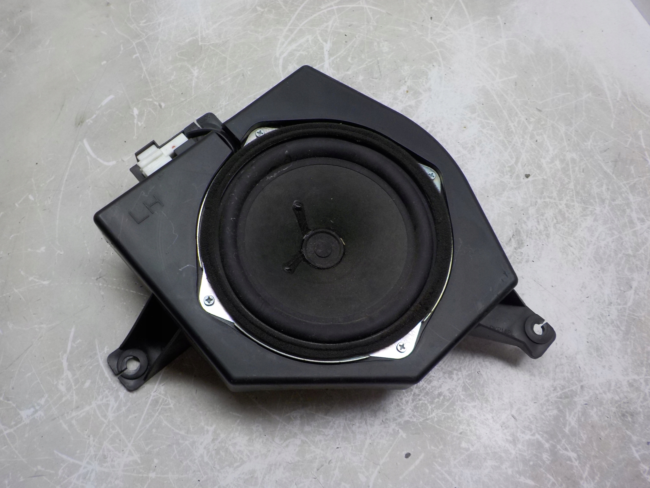 HYUNDAI H1 H300 07- SUBWOOFER GŁOŚNIK LEWY TYŁ EU