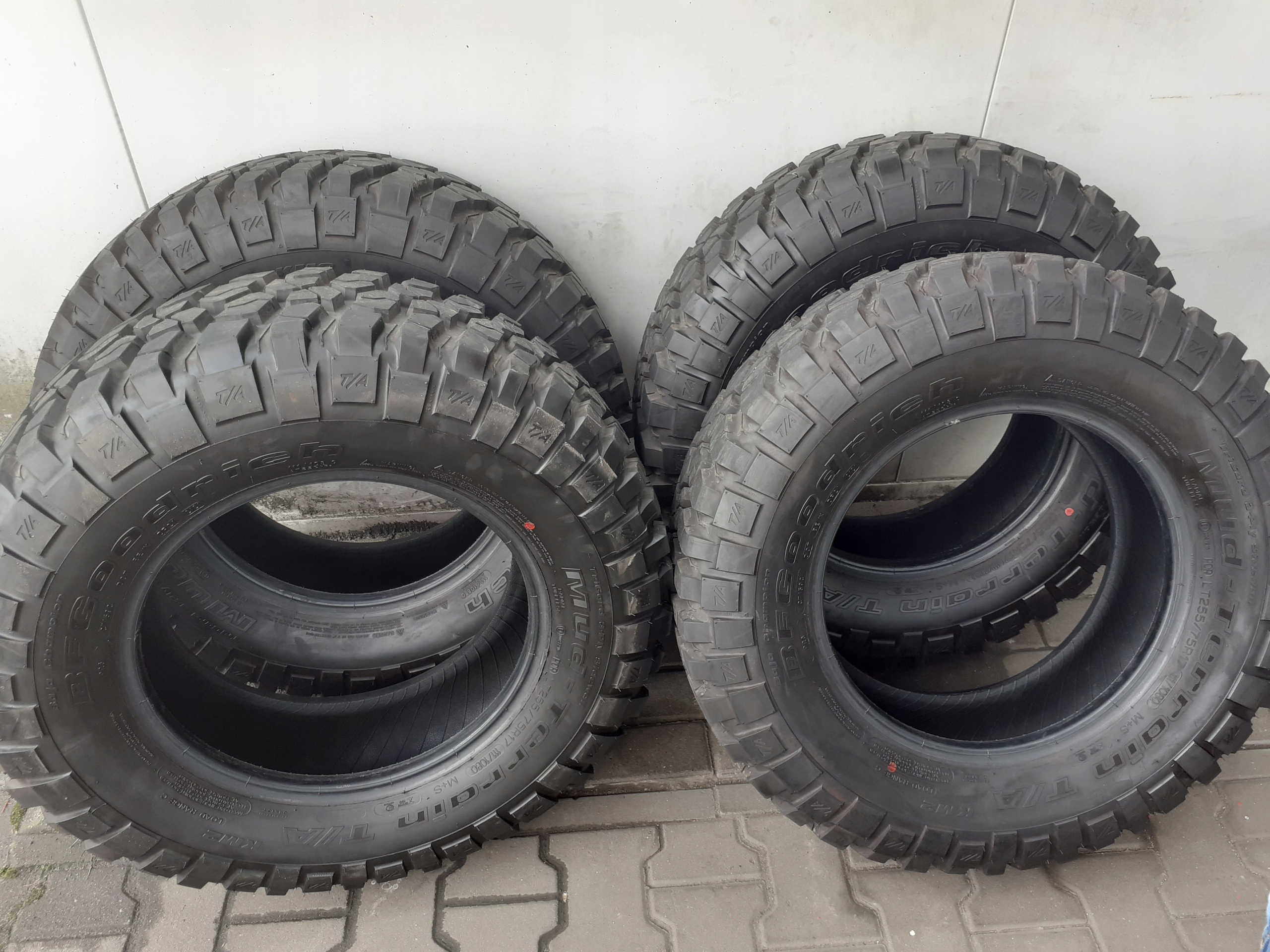 BFGOODRICH MUD TERRAIN T/A 255/75R17 - Z DEMONTAZU