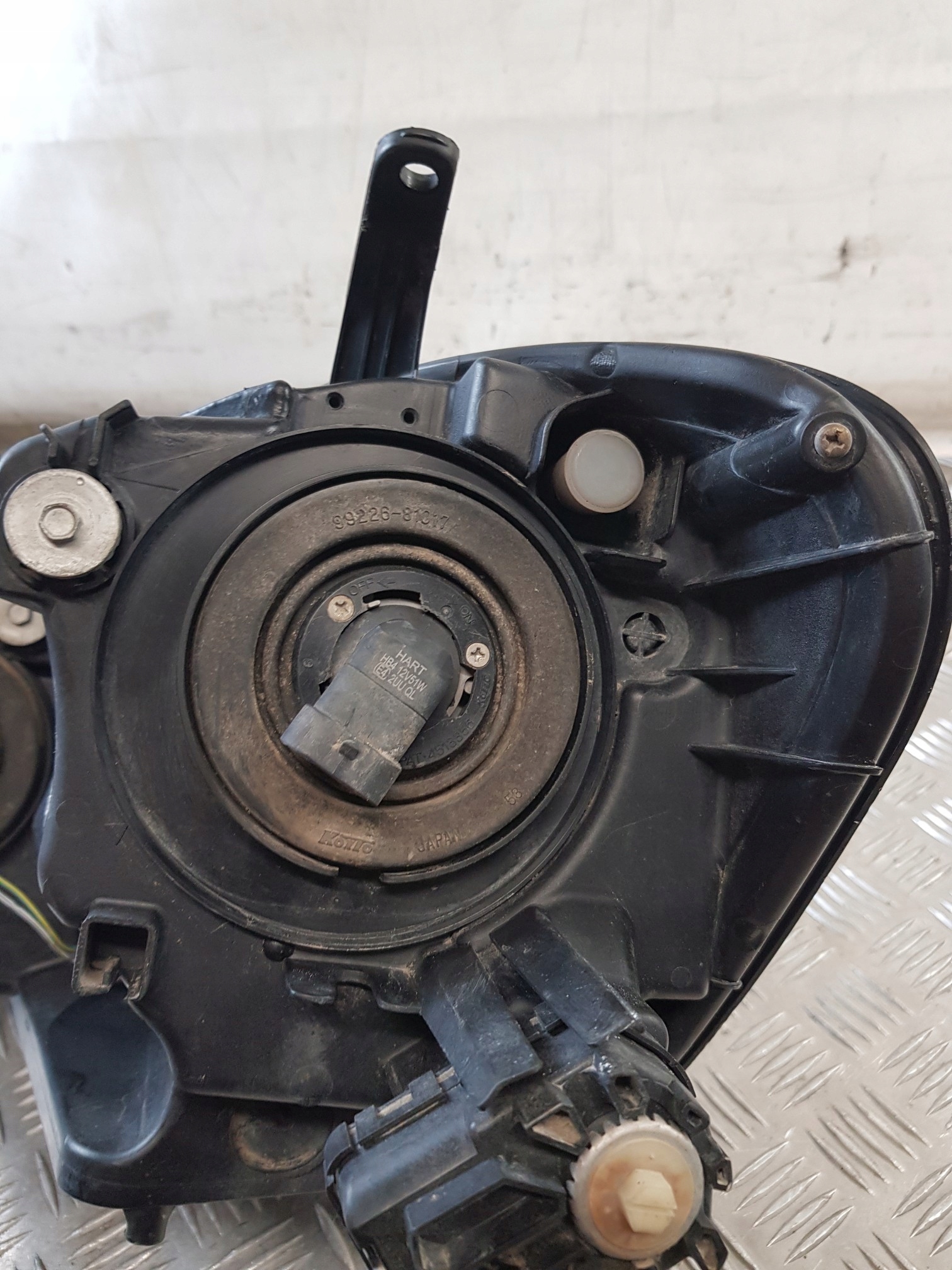 light right front TOYOTA AVENSIS VERSO LIFT 04R