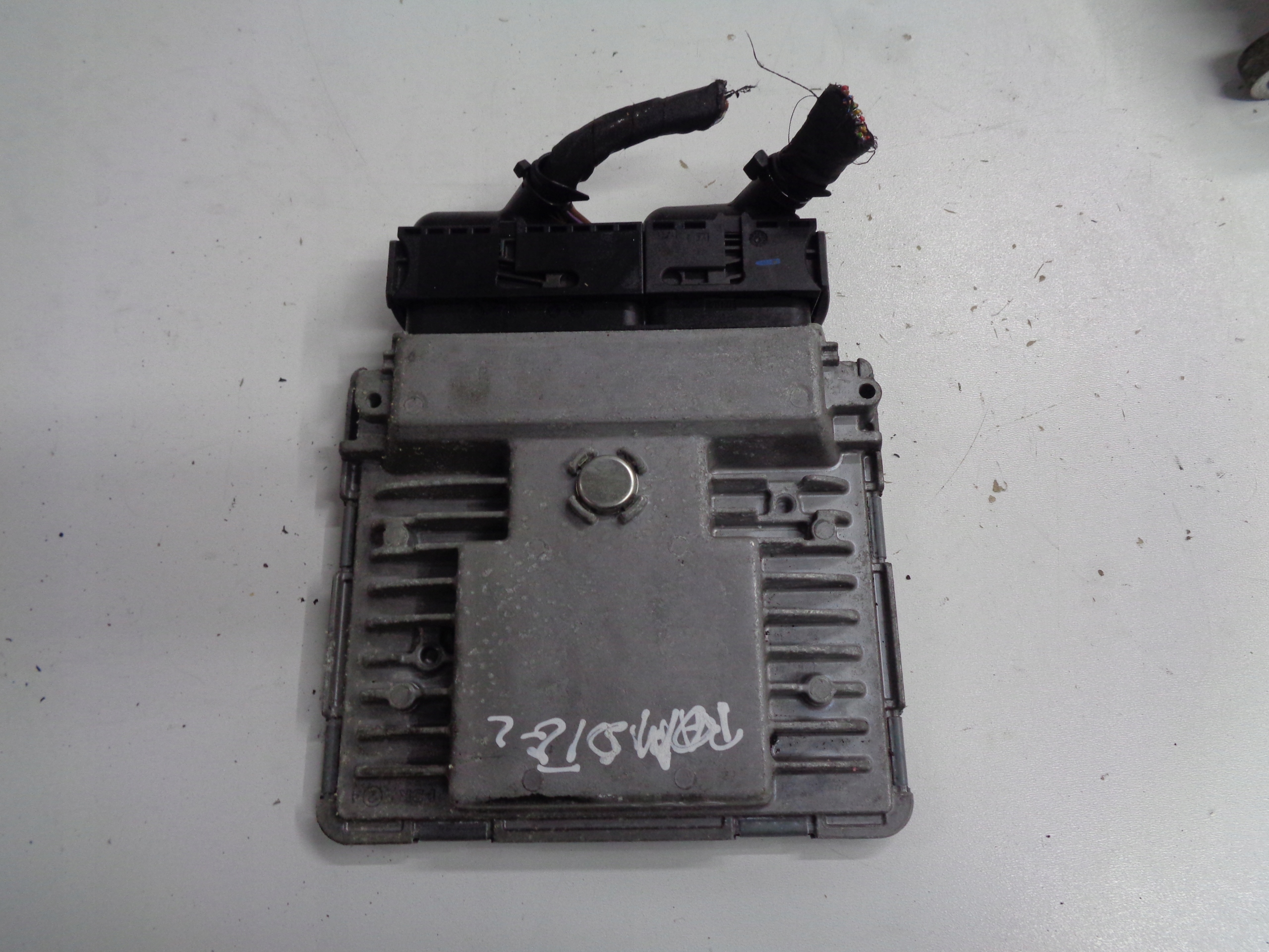 ROOMSTER 1.2 TSI CBZ computer control unit of the engine