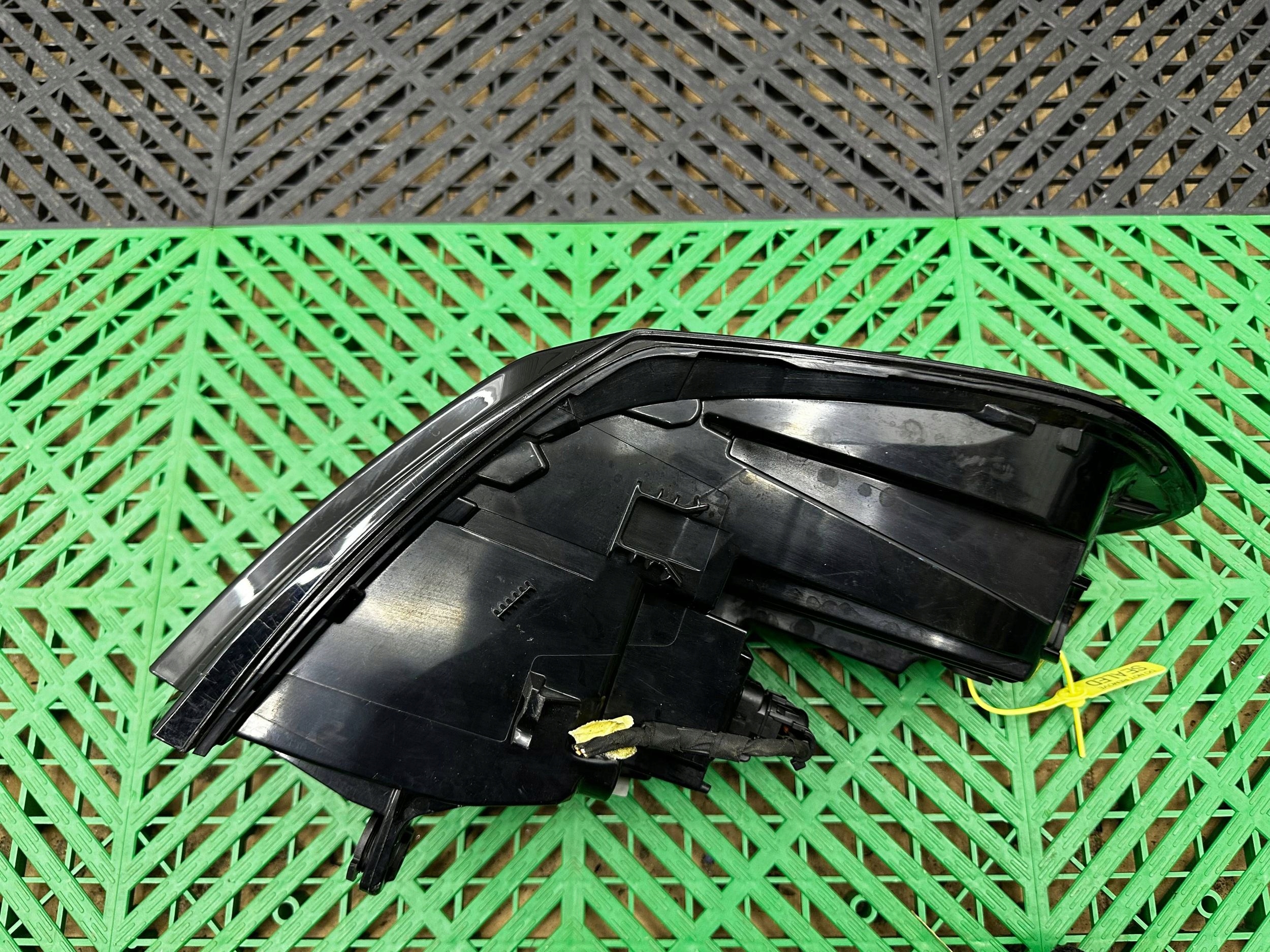 light rear rear part side right BMW 2 Active Tourer U06 8494360