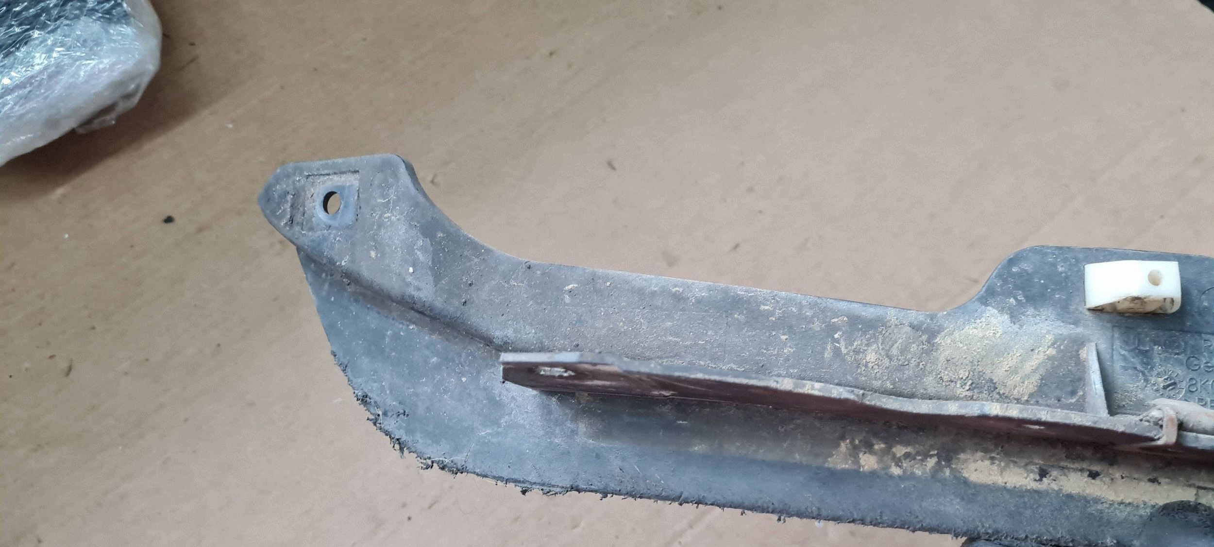 A4 B8 S4 LIFT SPOILER mudguard flap NADKOLA right front 8K0853888A