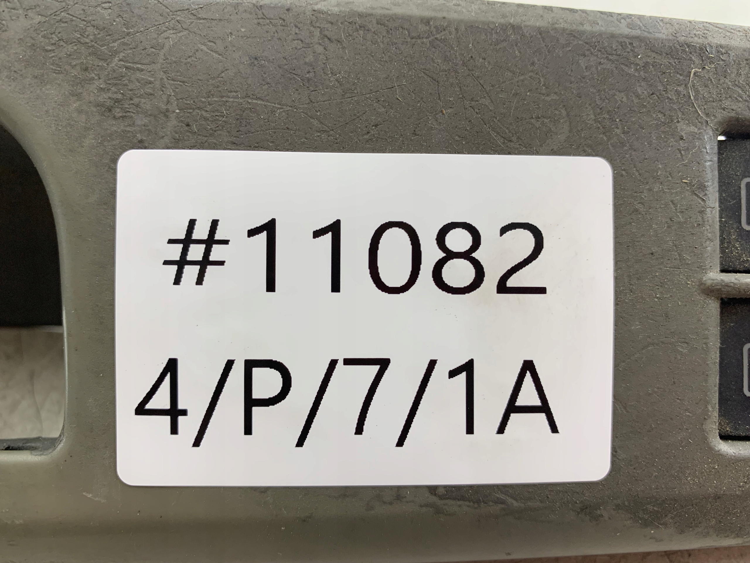SKODA FABIA a VW GOLF IV PANEL okna levý předek 1J3959857