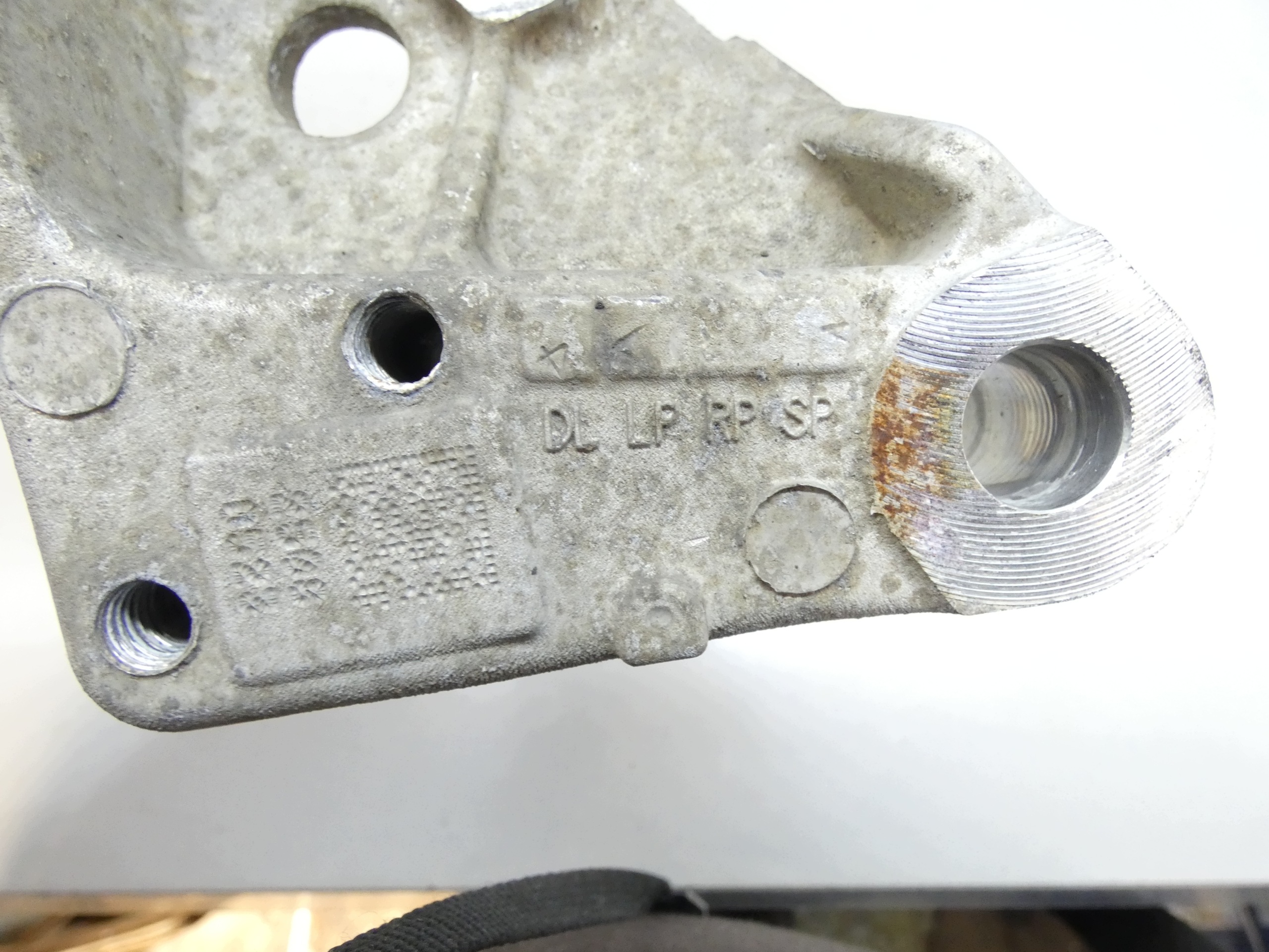stütze halter des querlenkers links vorne VW TOURAN und 1.9 TDI 03-10 1K0199295F