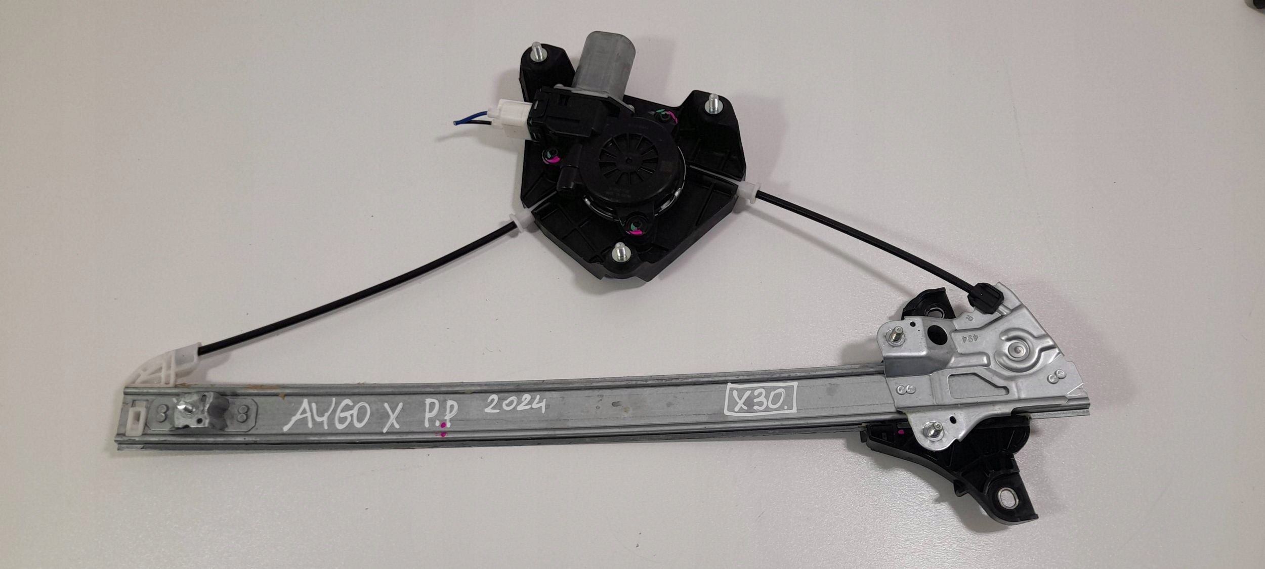 Toyota Aygo X window regulator front right 857100H040 (X30)