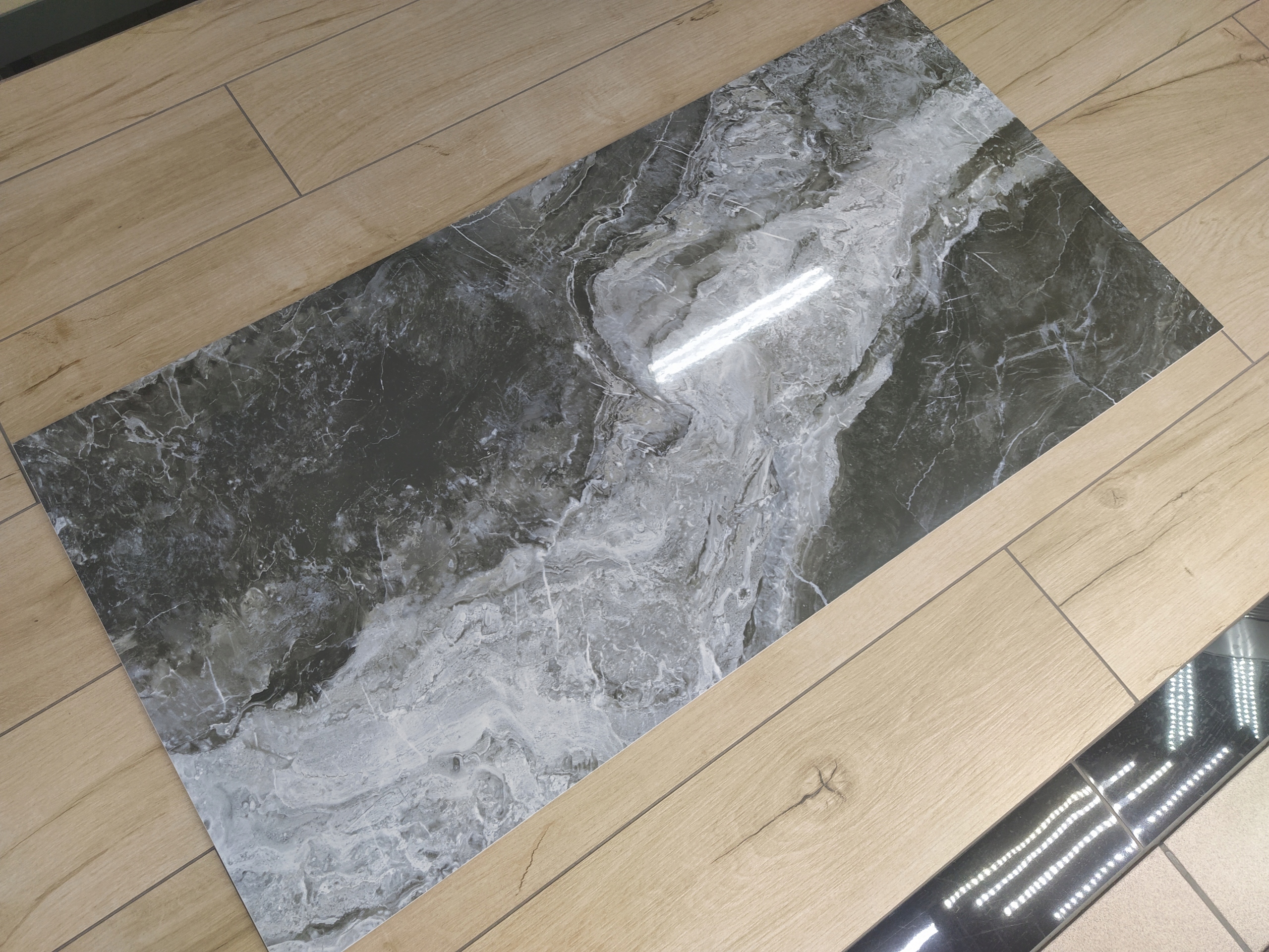 Grafitowy marmur gres 120x60 wysoki połysk Typ gres