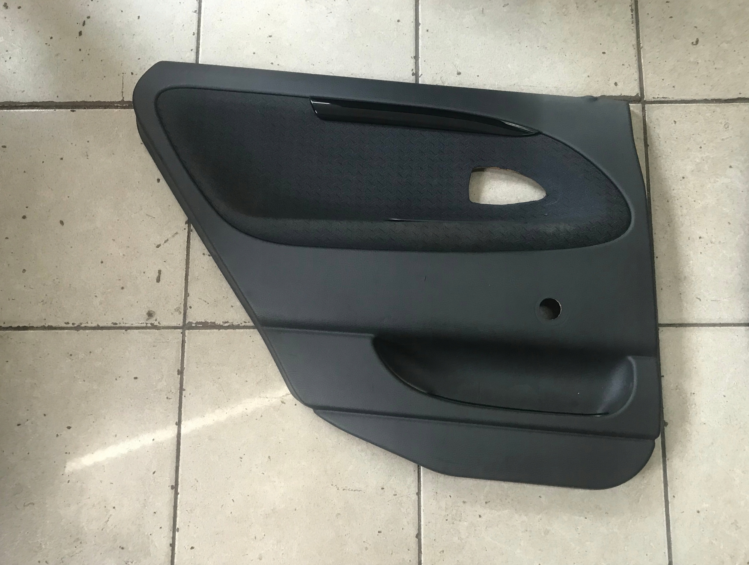 VOLVO S40 V40 TAPICERKA DRZWI LEWY TYŁ