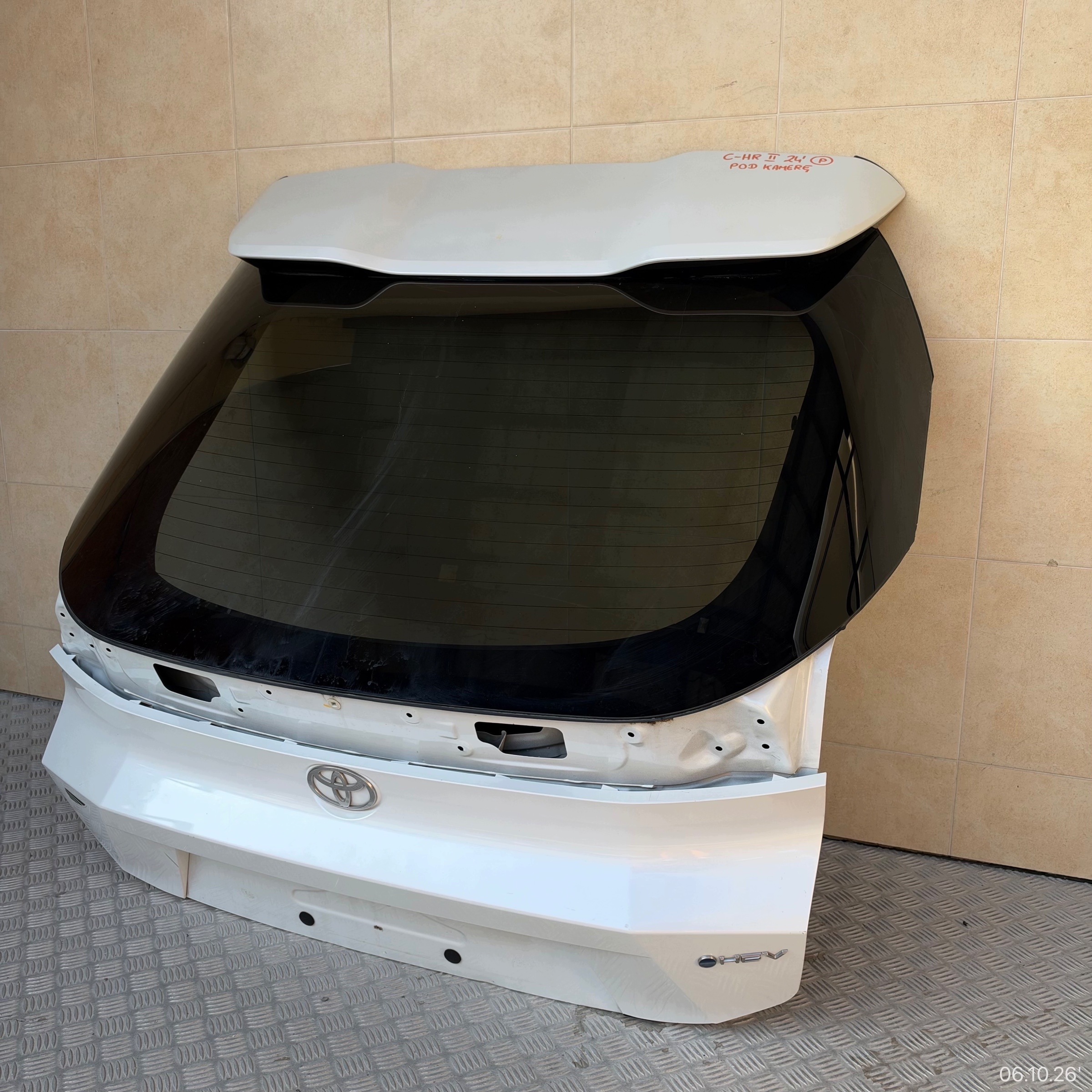 boot doors complete TOYOTA C-HR II 2024 year below KAMERE