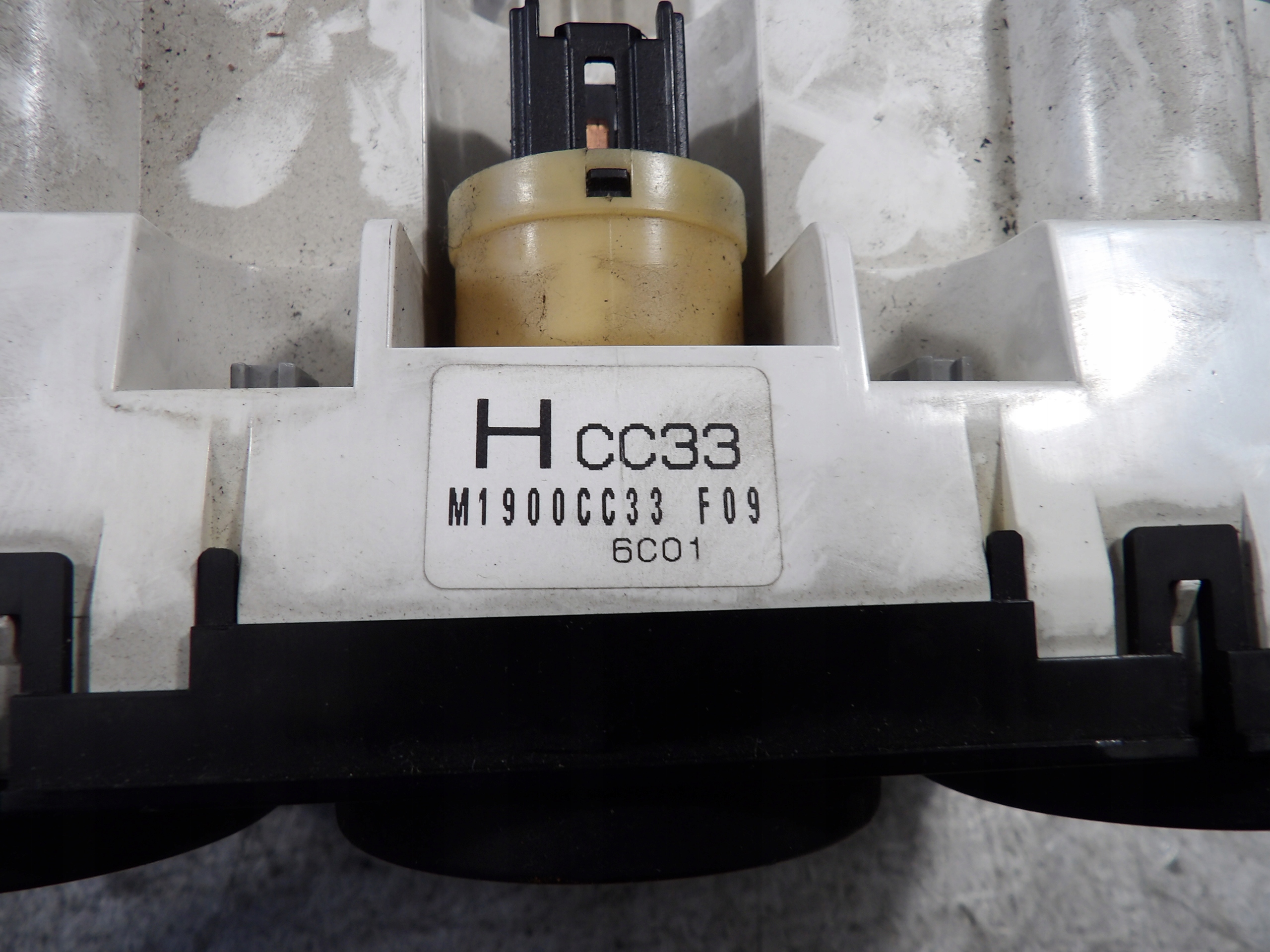 Mazda 5 control panel M1900CC33 HCC33