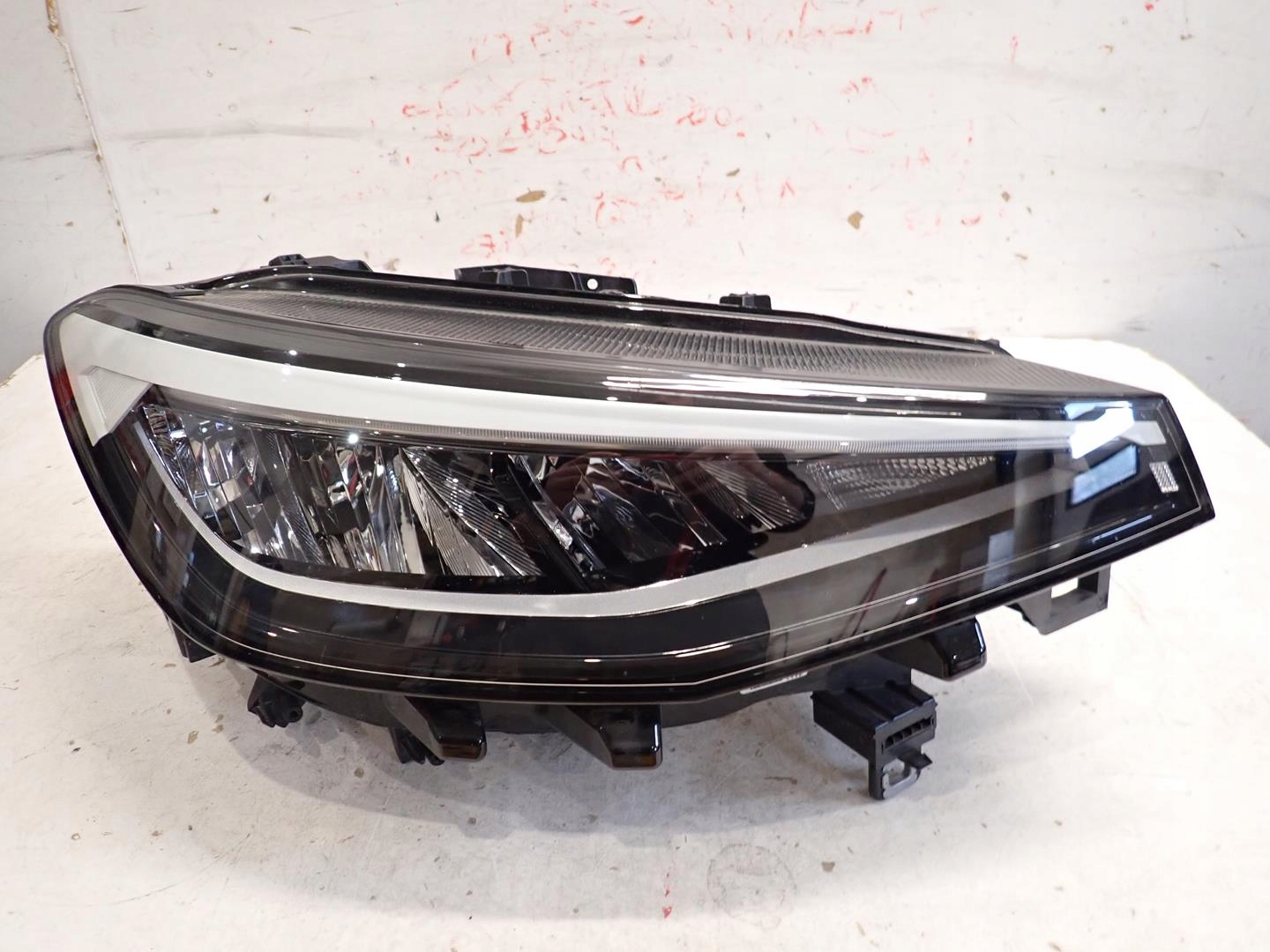 light front front right VW ID4 2020- 11B941006A