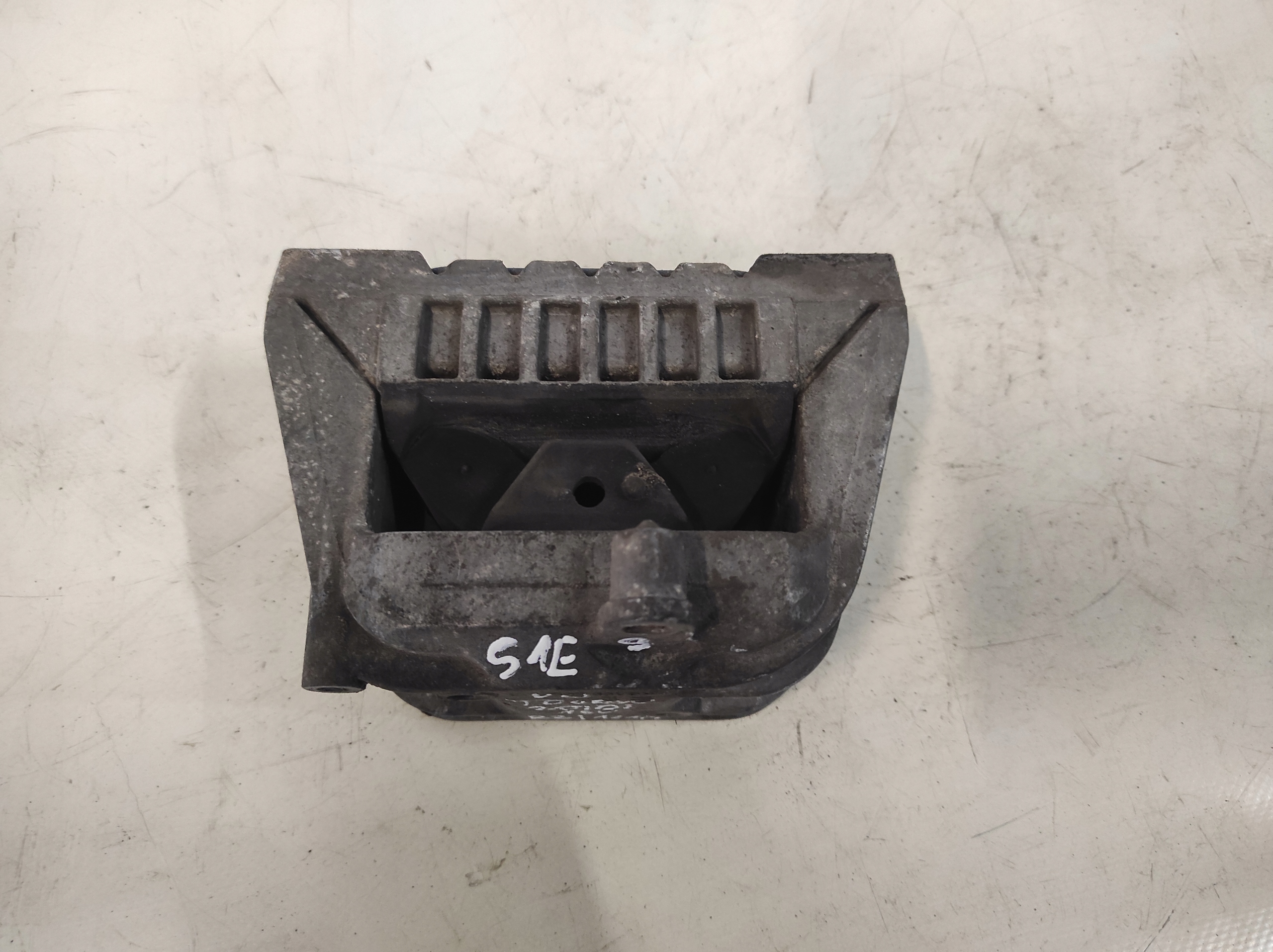 Volkswagen Touran 2.0 TDI engine mount
