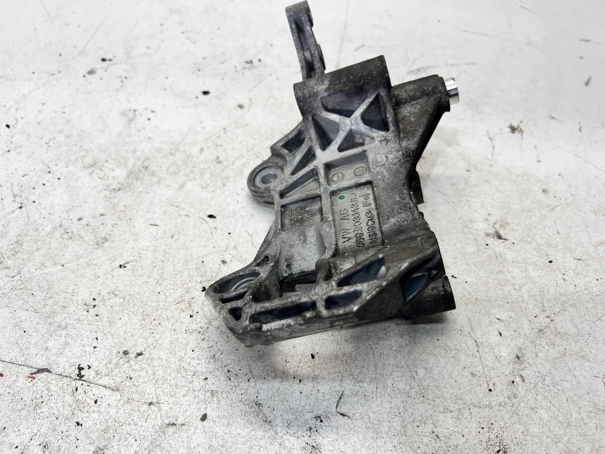 supporto alternatore AUDI A6 A7 A8 3.0TDI 059903143BJ