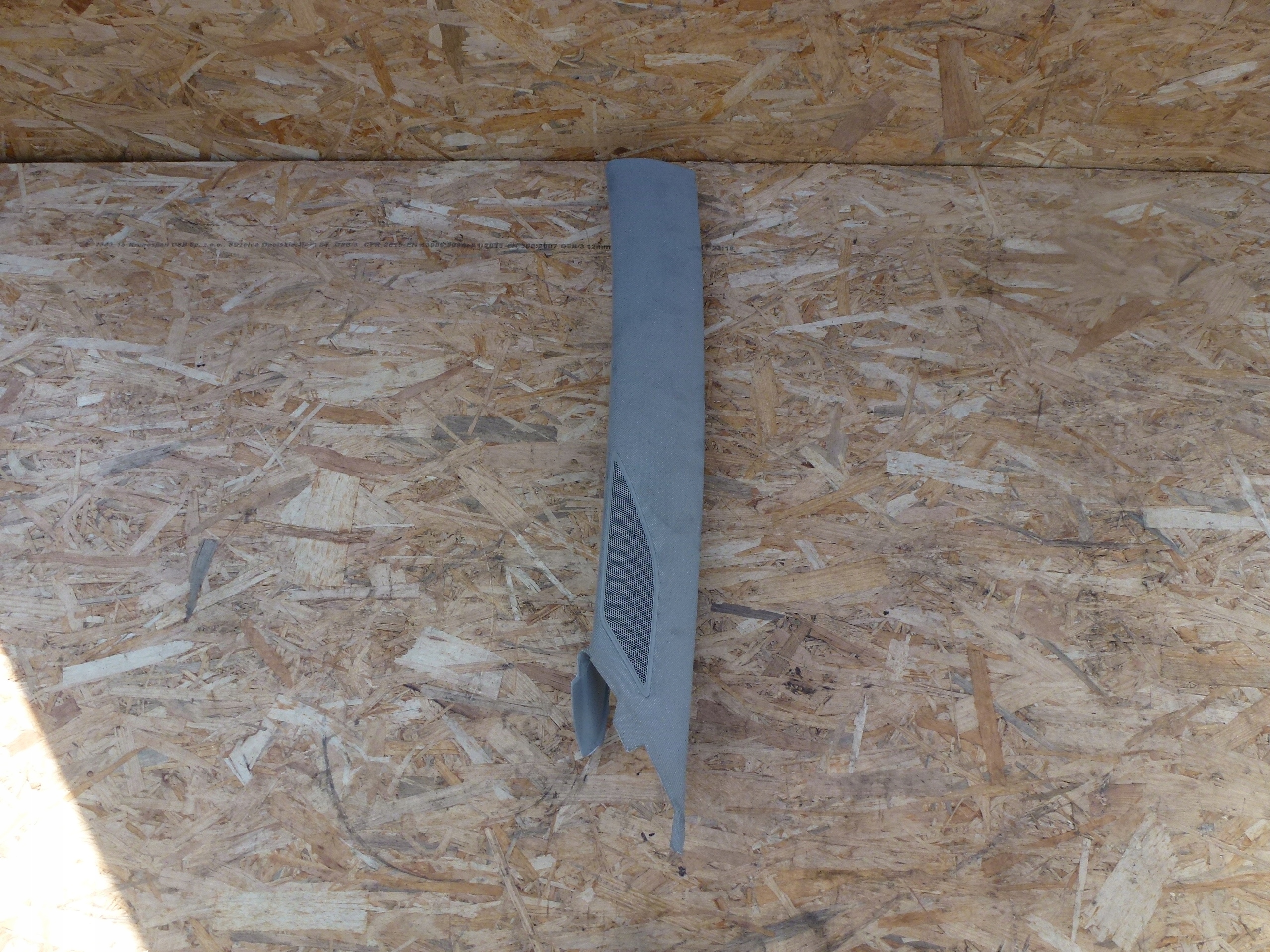 КРИШКА СТІЙКИ ЛІВА VW GOLF VII 5G0867233P