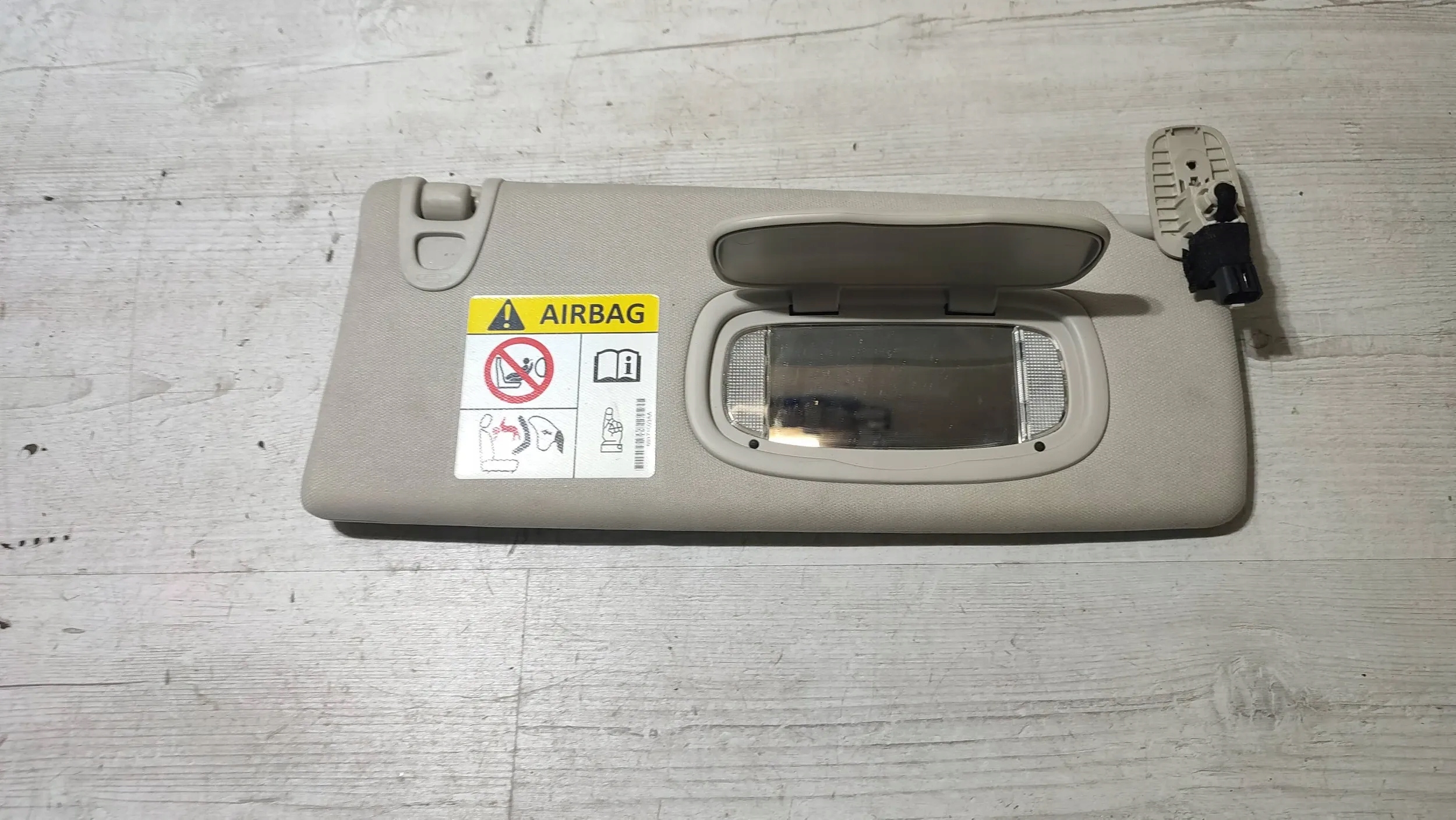 Jeep Cherokee KL 15r. 2.0d front side left cover przeciwsloneczne