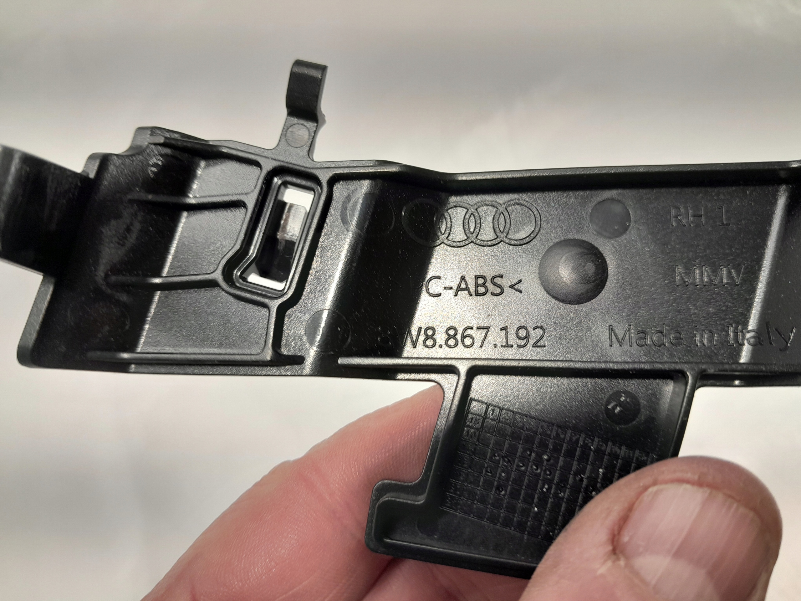 AUDI A4 A5 F5 8W bracket covers SLUPKA 8W8867192