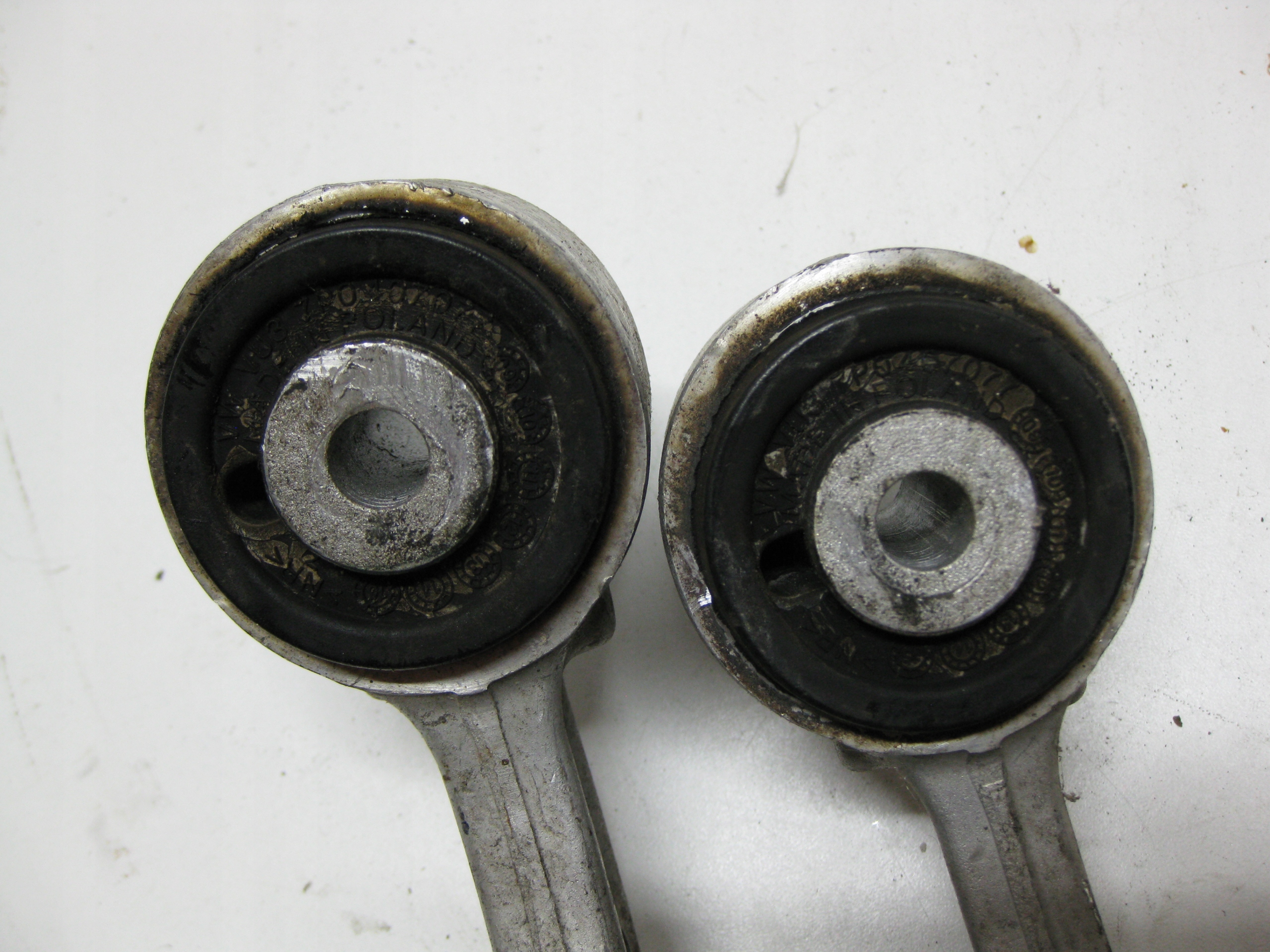 VW TOUAREG and 7L 02- 2,5 TDI arm front left right front upper