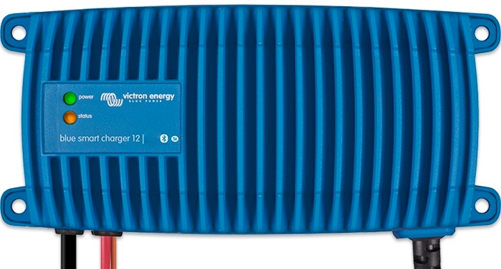Nabíječka Victron 12V 17A Blue Smart Marine IP65