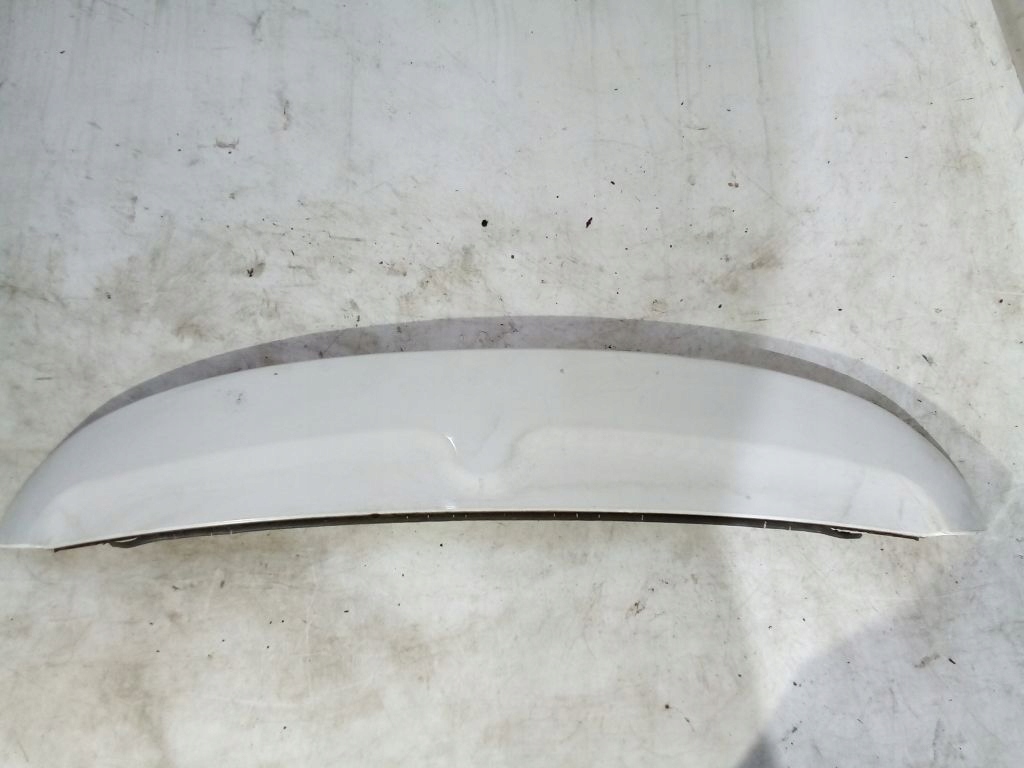 Citroen C4 Picasso e spoiler lotka del cofano EWPA