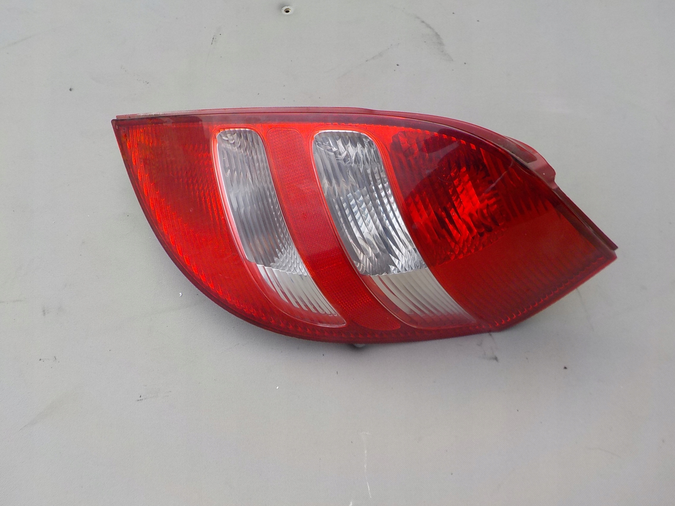 light right rear part mercedes w169 A1698200464