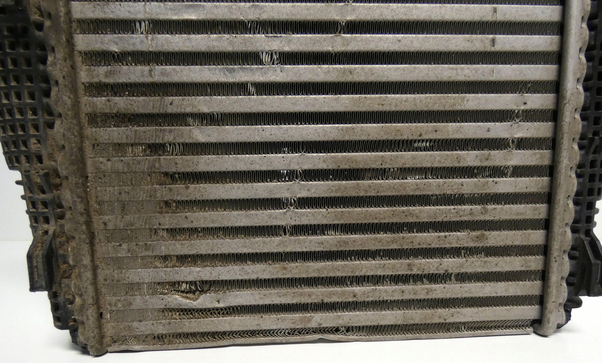 PORSCHE MACAN 95B145804B intercooler right