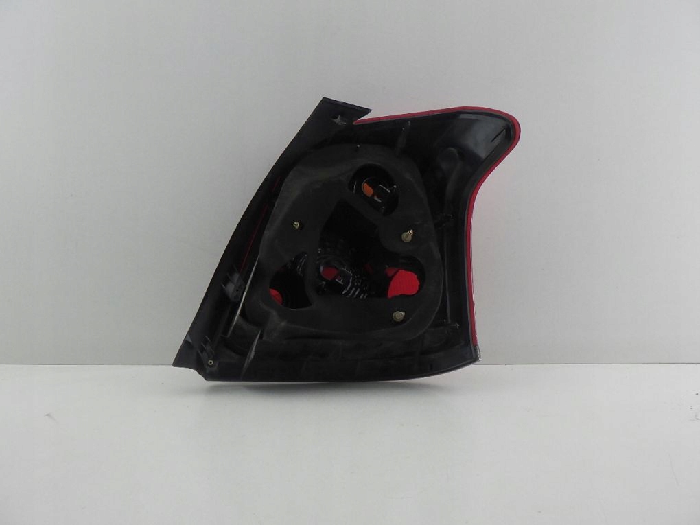 TOYOTA AVENSIS II 2 T25 HB 03-EU light rear left