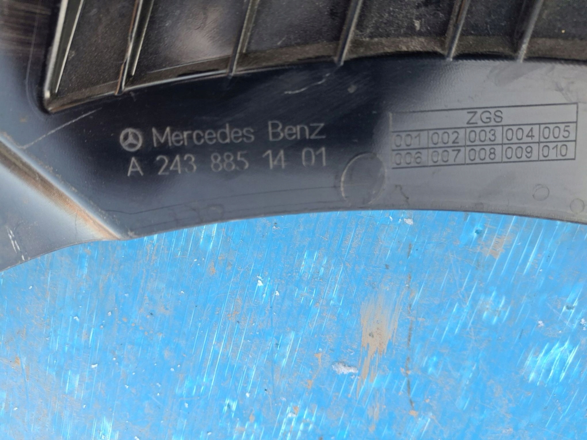 kryt stěny předního MERCEDES EQB W243 2021R->