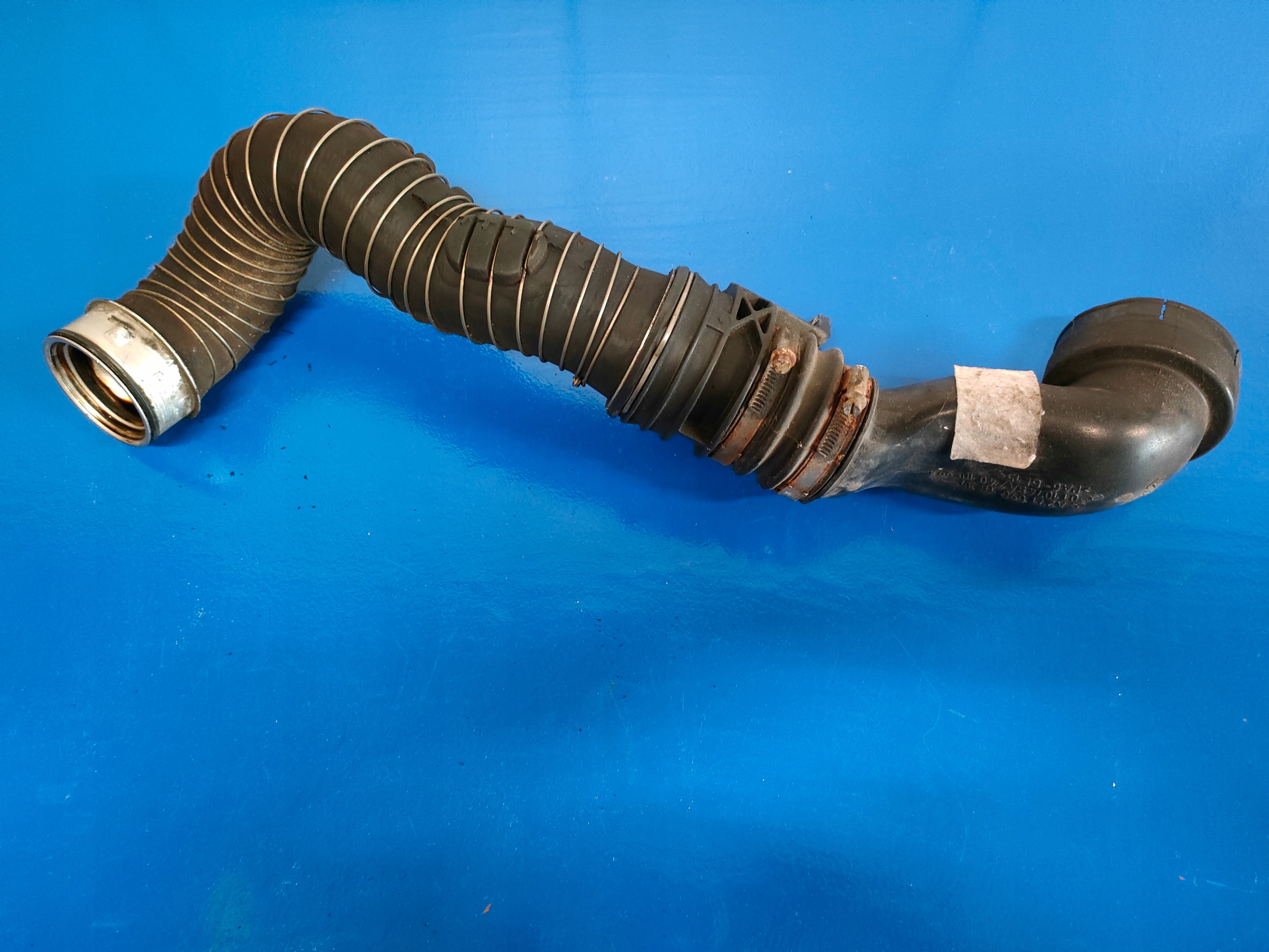 A2710901837 - Шланг воздуховод Mercedes W203 Coupe 1.8