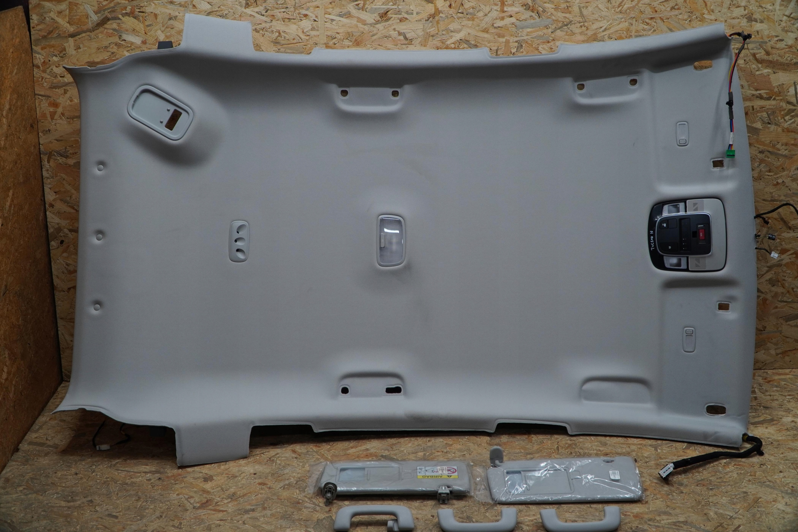 PODSUFITKA KOMPLETNA LAMPKA OSŁONY CZUJNIK TUCSON IV 23r 0KM ORYGINAŁ 20-