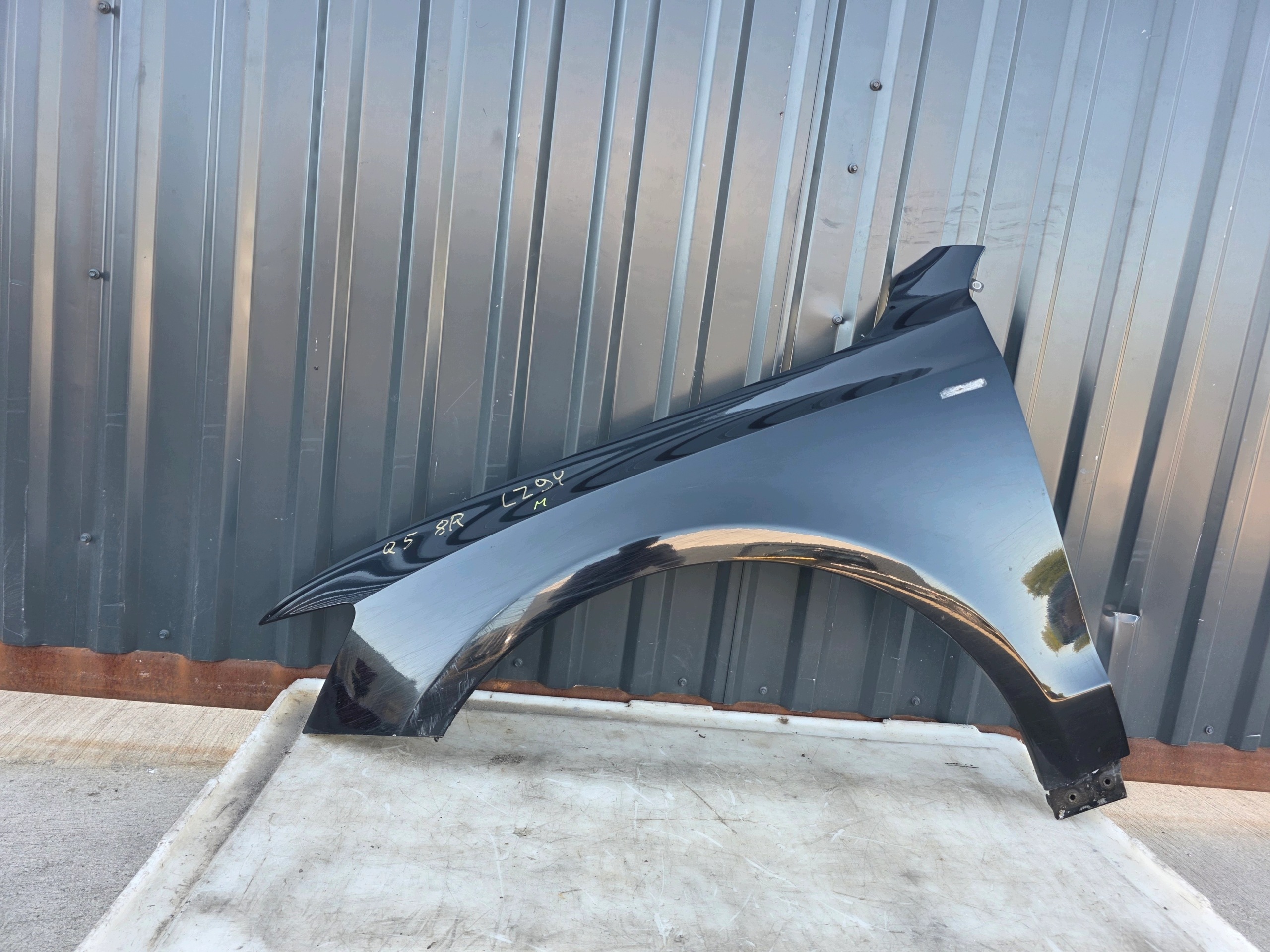 fender left front AUDI Q5 8R 2011-2016 LZ9Y *2 !!!