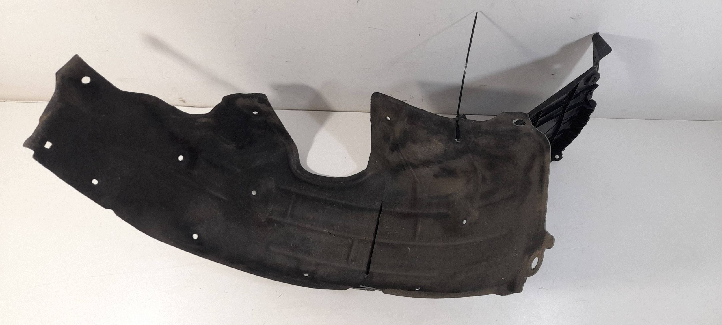 Toyota Corolla E21 Kombi mudguard rear. right 6563702180 (N16)