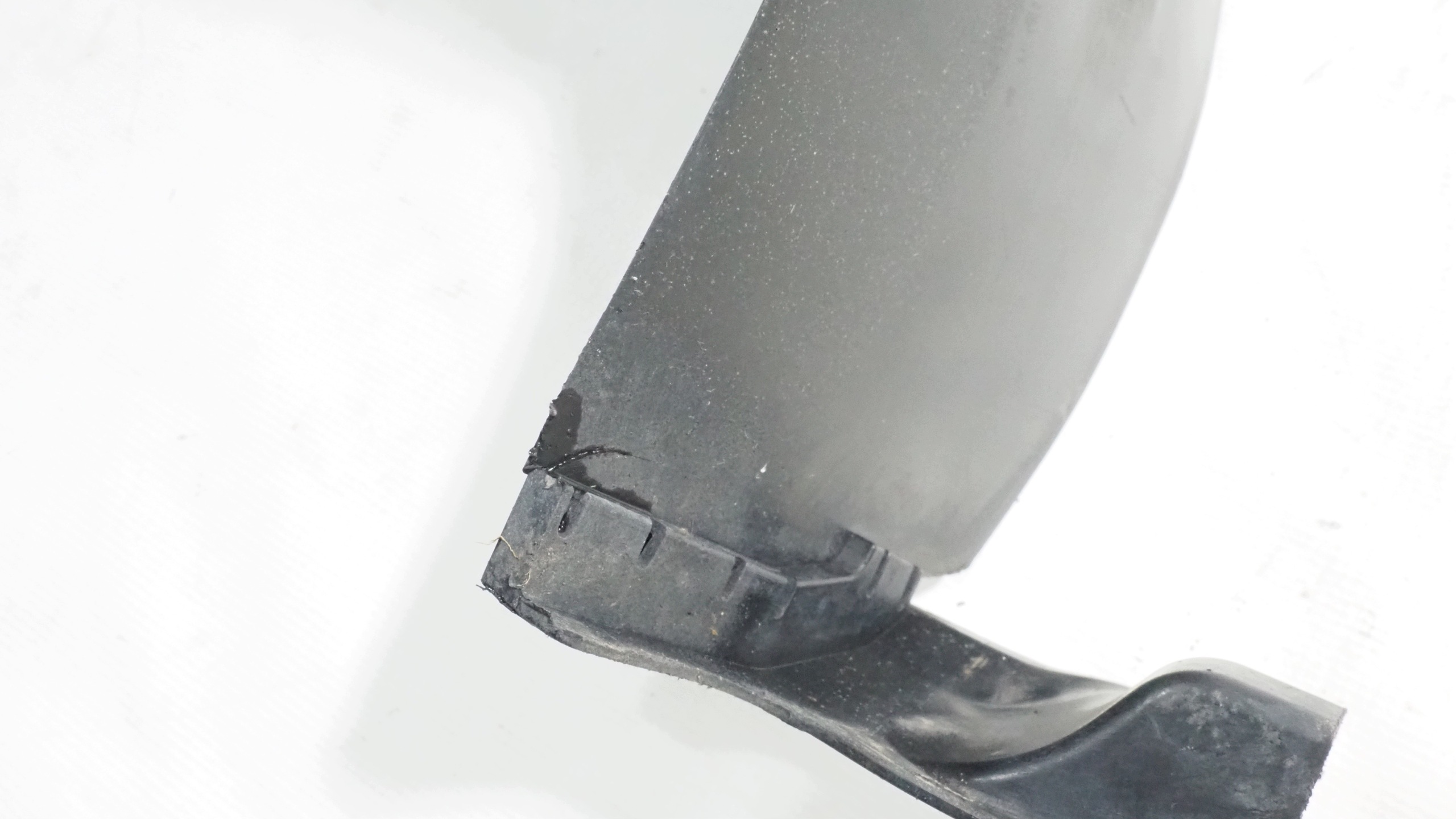 Opel Astra V K mudguard left rear part 39040822