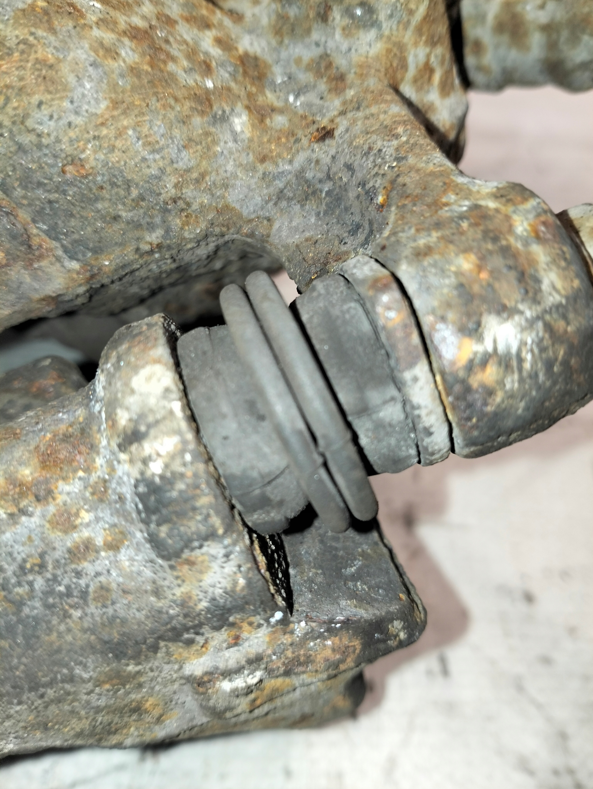 OPEL VIVARO A LIFT 2011r 2.5CDI caliper left front