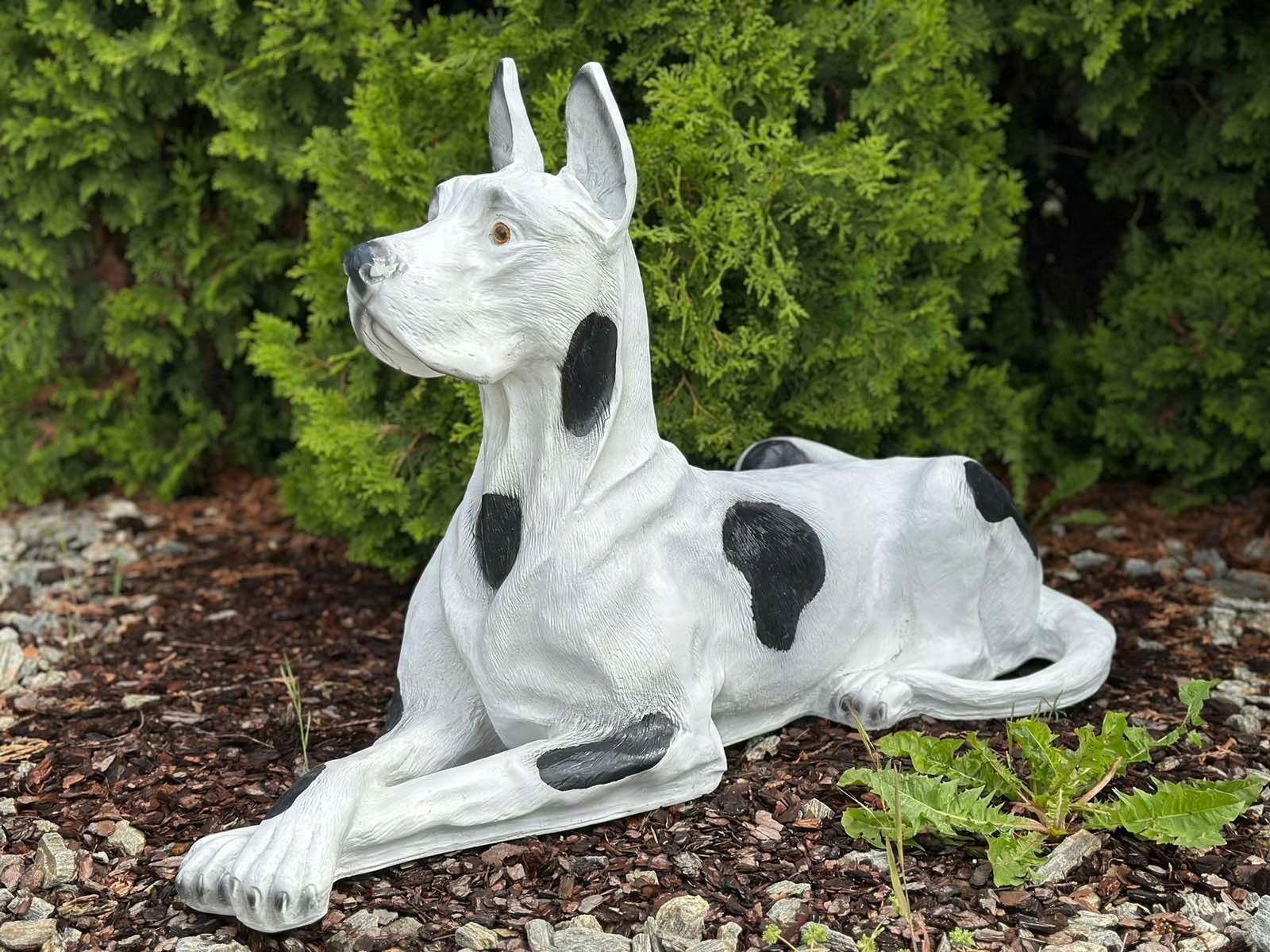 

Figura ogrodowa dekoracyjna Dog leżący