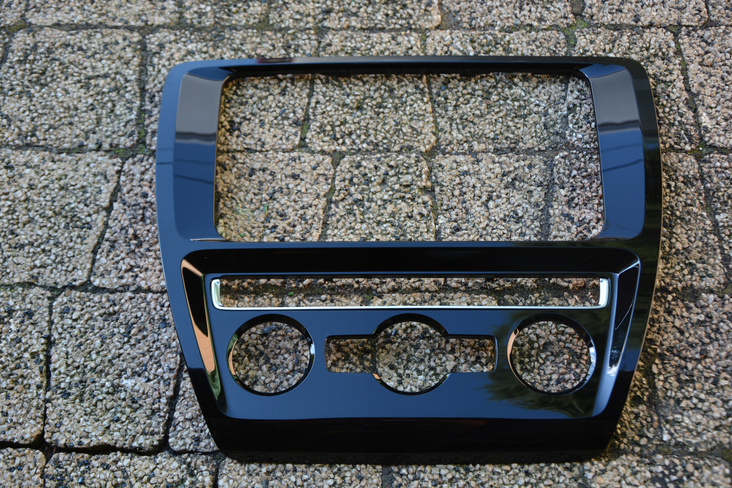 RAMKA DEKOR RADIA VW JETTA 5C6858069F