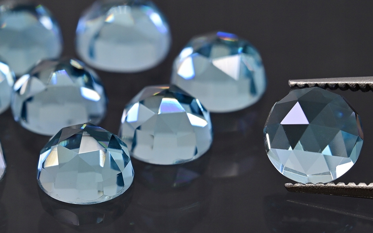 Topaz Sky Blue fazetovaná růžice kulatá fi 8 mm