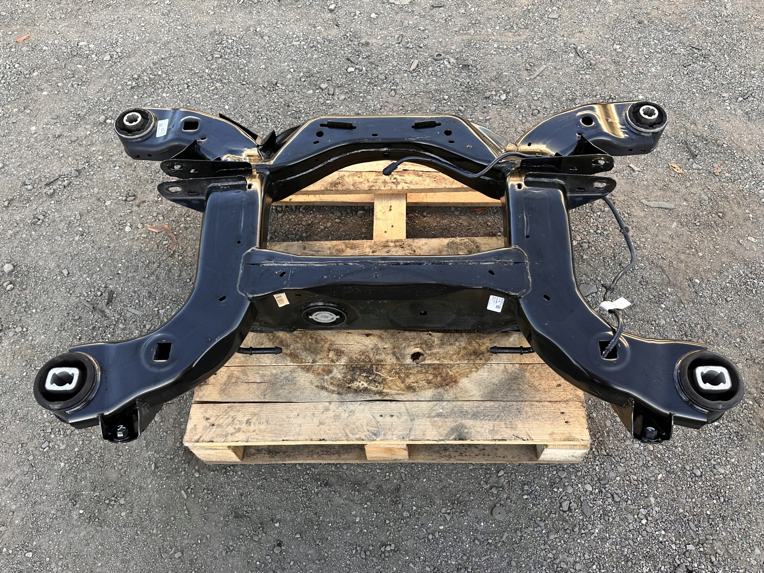 axle beam subframe sider rear part rear. Ford Explorer 2.3 2020+