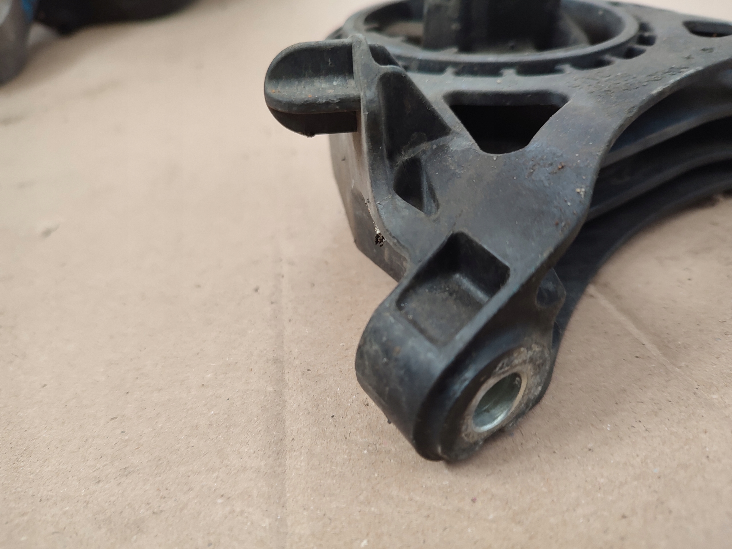OPEL INSIGNIA 2.0 CDTI engine mount 13227769