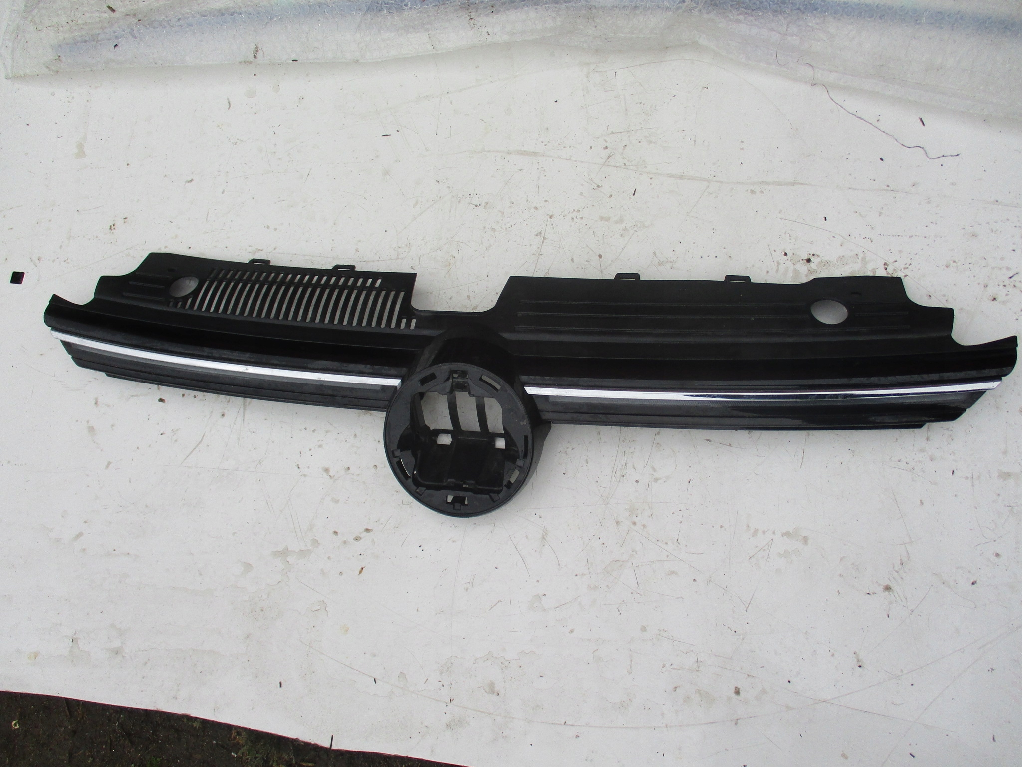 vw GOLF VIII решетка радиатора led 5H0853651S