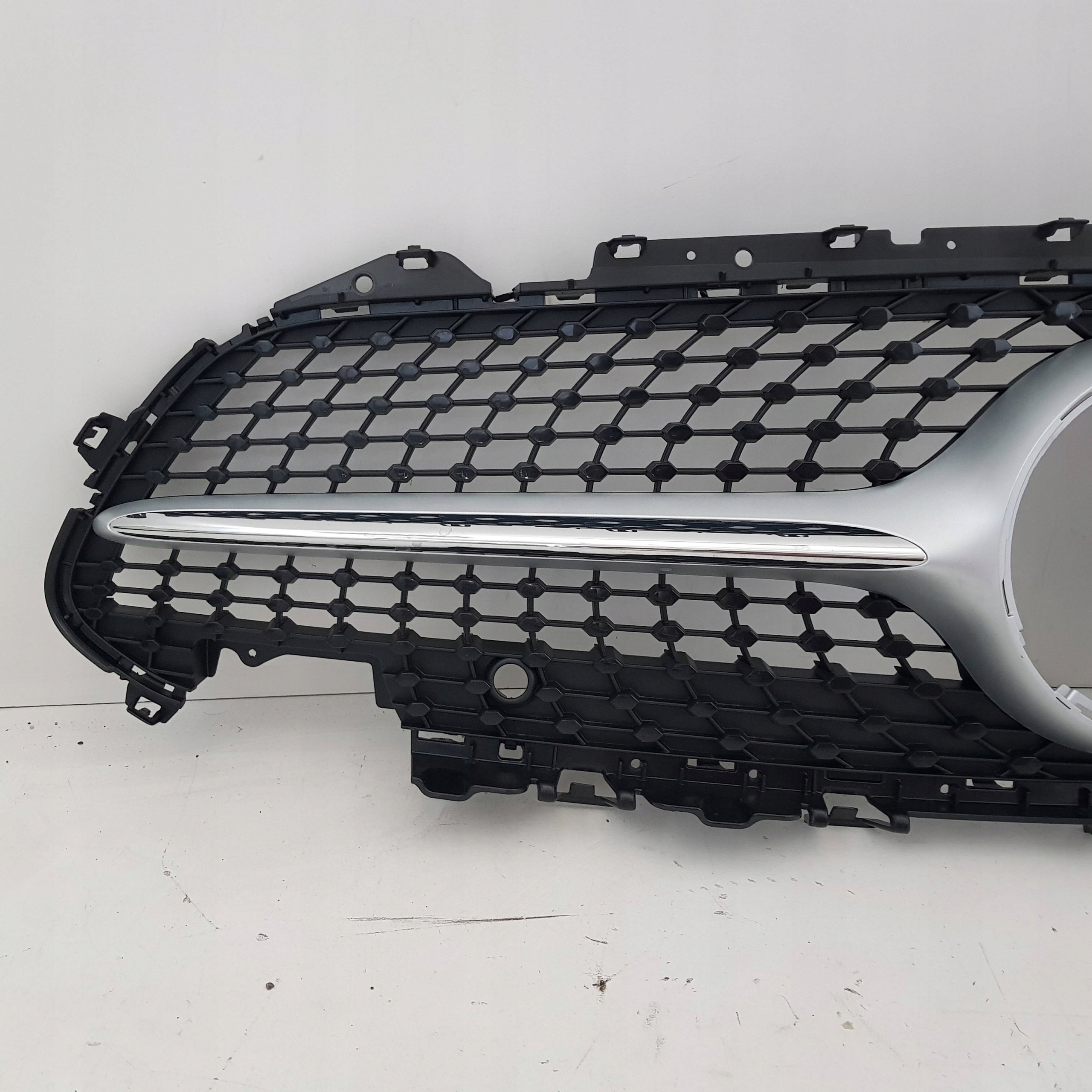 MERCEDES CLS 257 ATRAPA GRIL NOWY ORYGINAŁ Typ samochodu Samochody osobowe