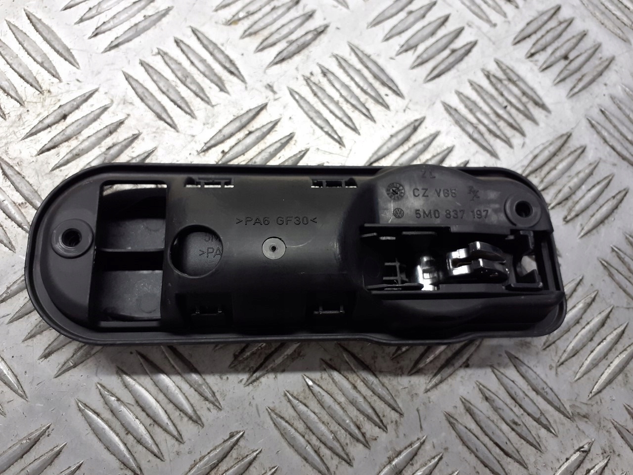 ручка двери левая внутренняя vw Golf V PLUS 5M0837197