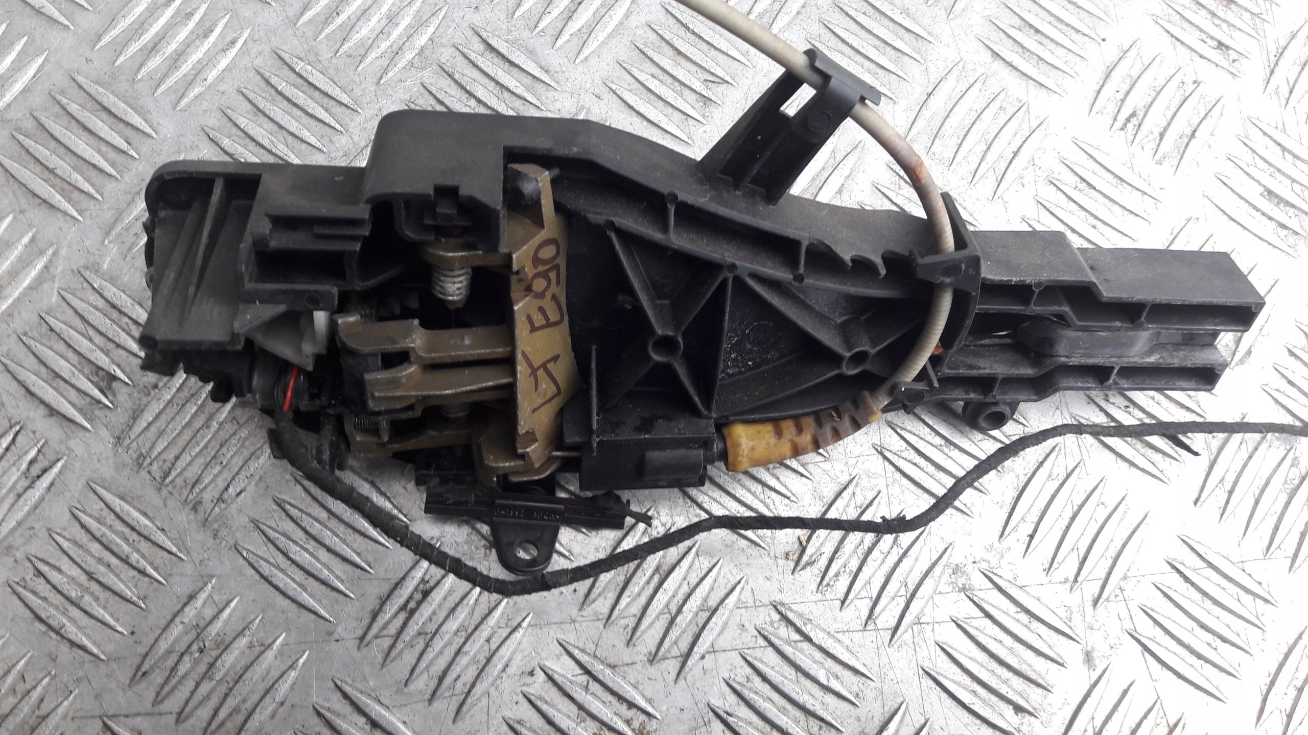 BMW E90 handle left rear part PODSWIETLANA 6936591