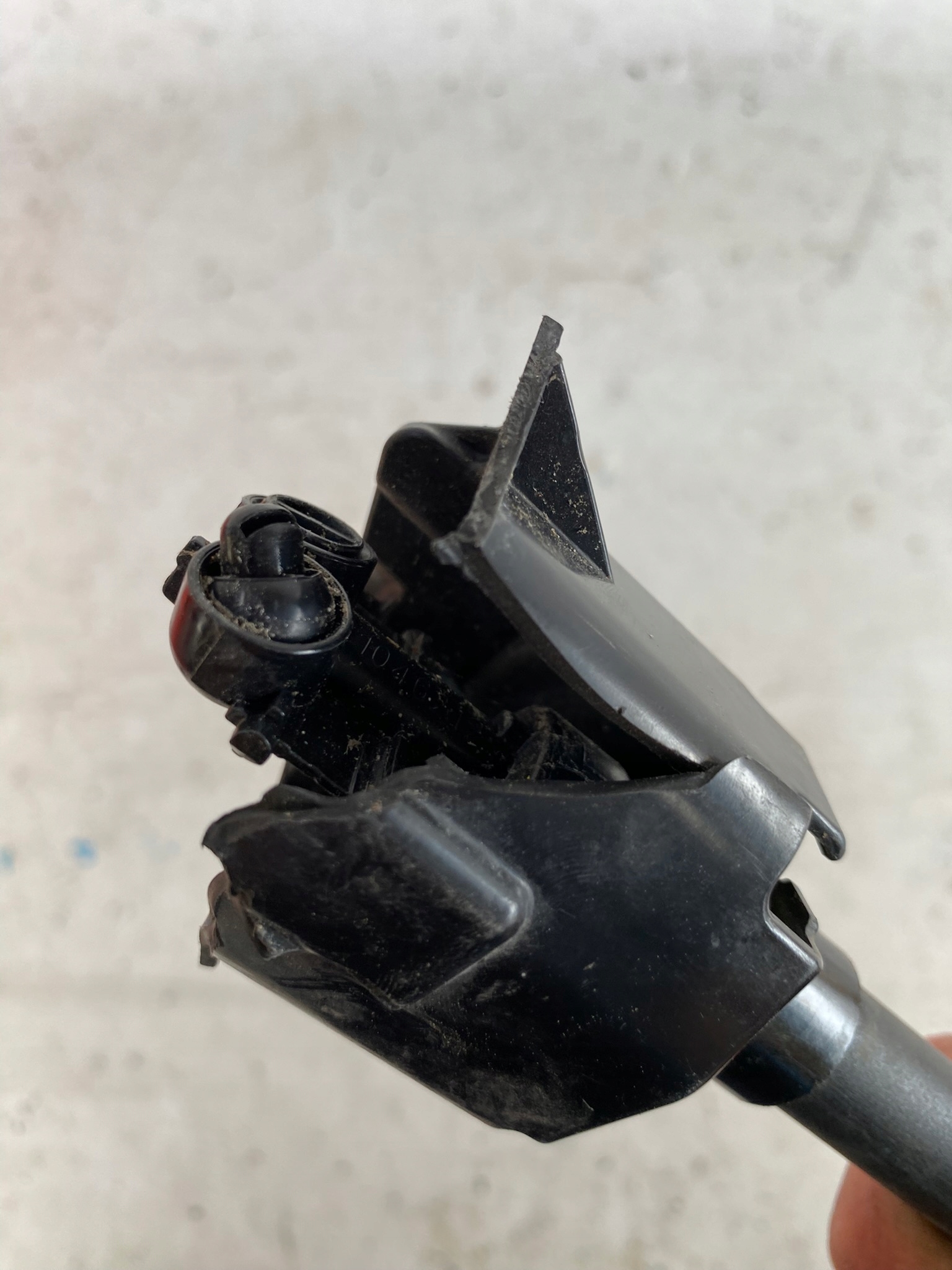 RANGE ROVER VELAR L560 17- washer left J8A2-13K131AC