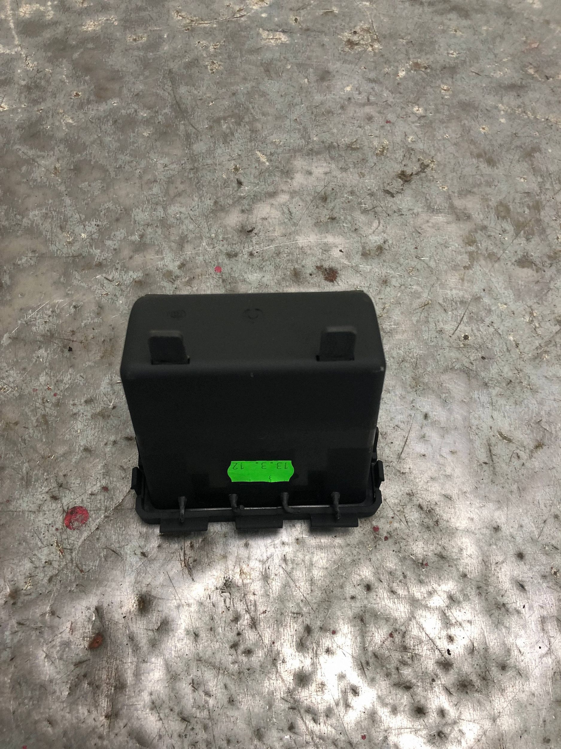 passenger compartment plato AUDI A3 8P LIFT 8P0863351D