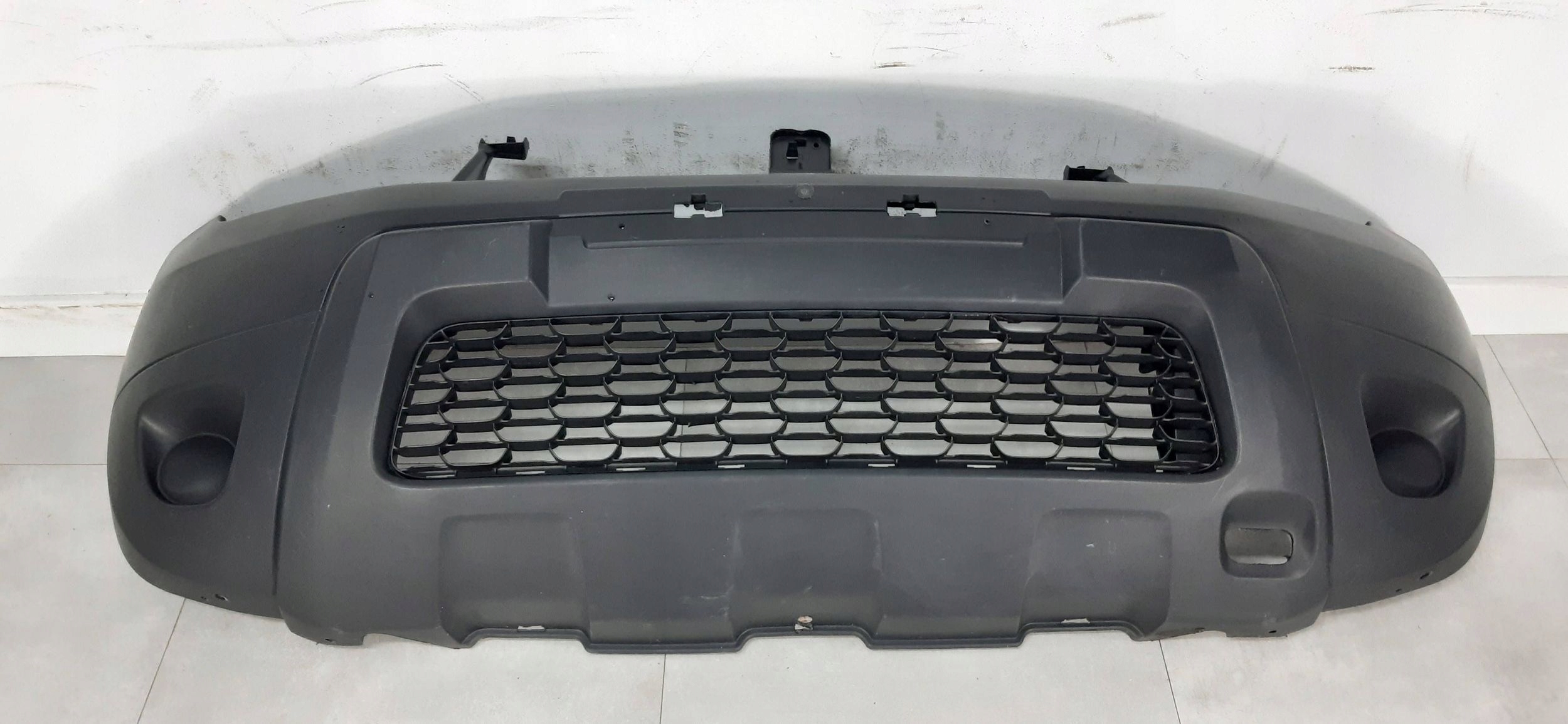 Dacia Duster бампер передний 620220025R