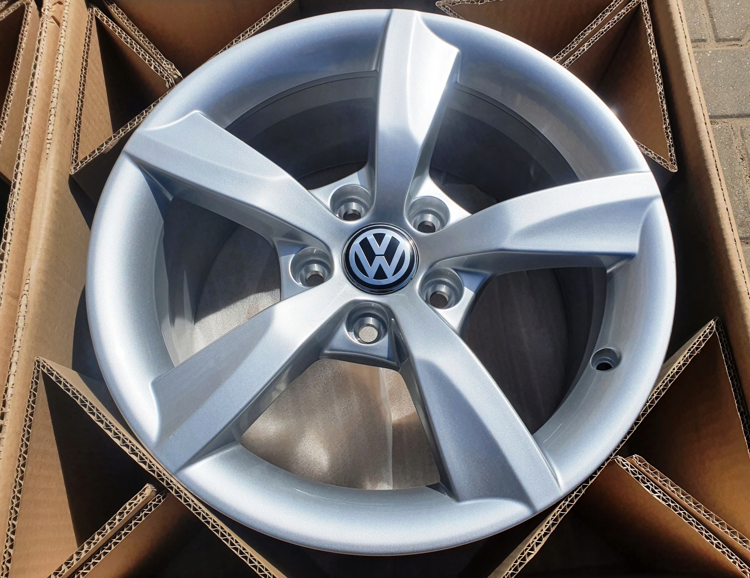 Volkswagen passat b8 b7 b6 новые диски 16 целый оригинал