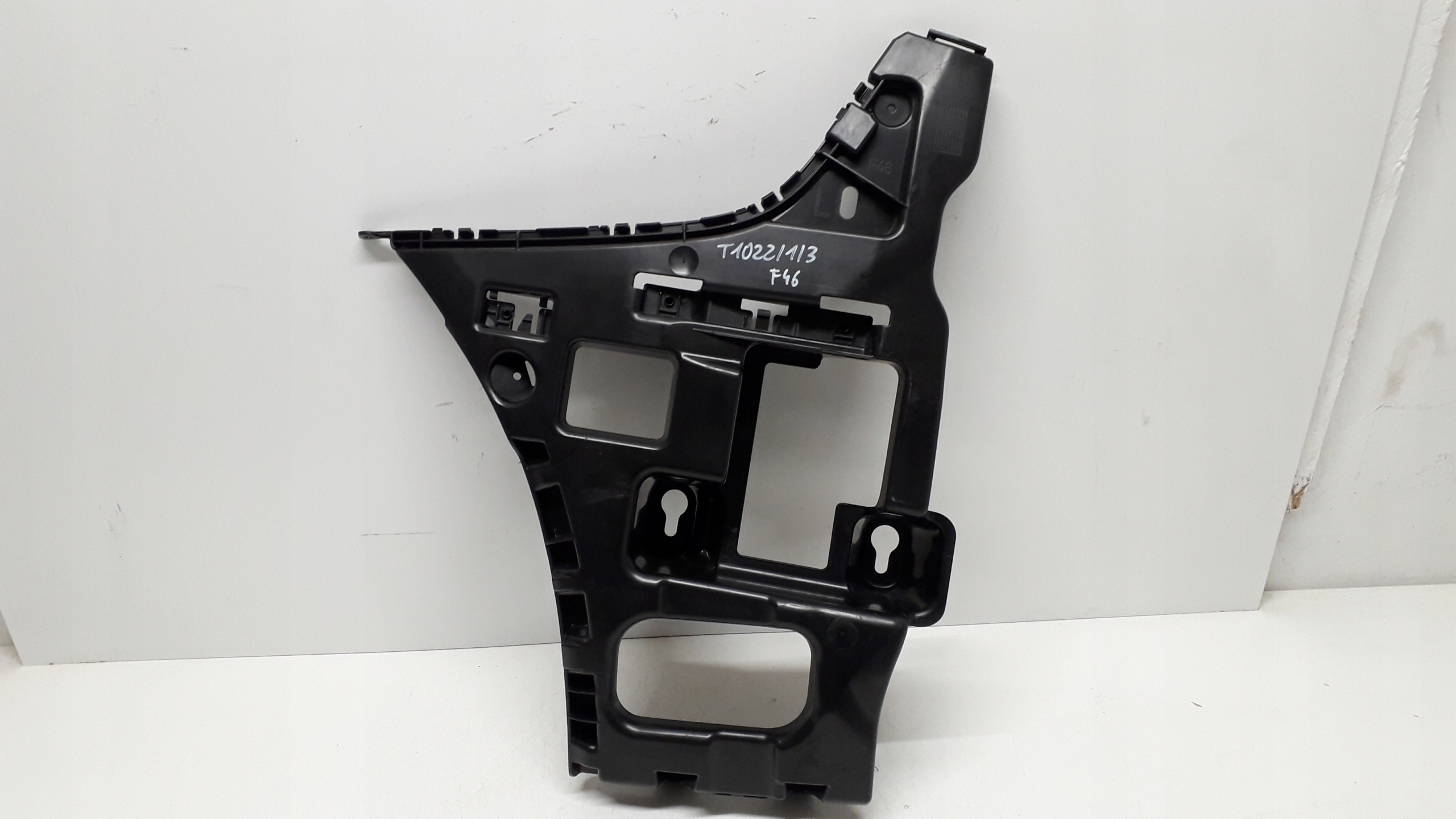 BMW 2 F46 ŚLIZG ZDERZAKA LEWY TYLNY 7318753