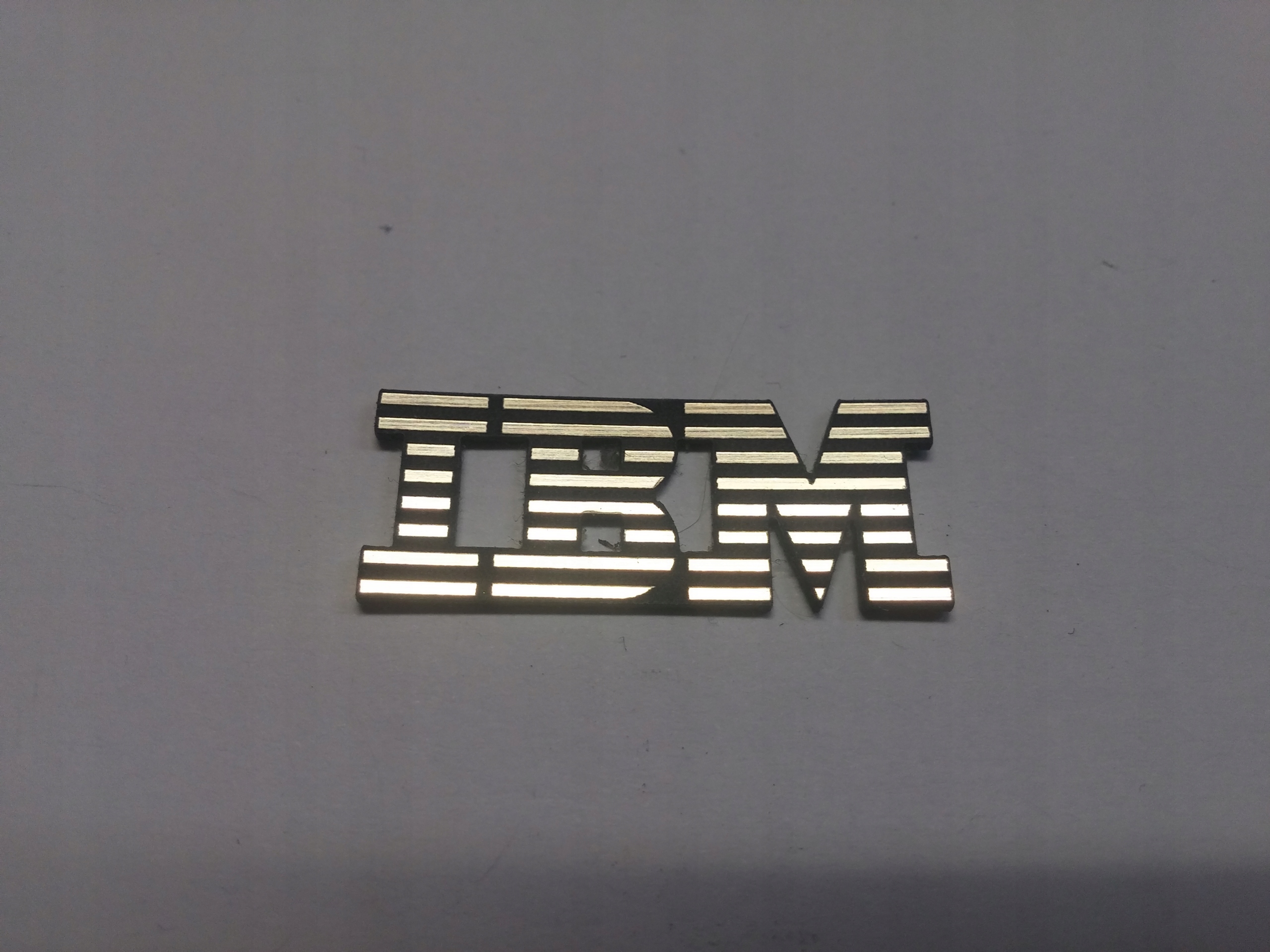 

Ibm naklejka emblemat 30 x 12 mm *złota