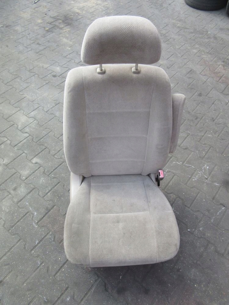 TOYOTA SEQUOIA 2001 кресло левая правая перед