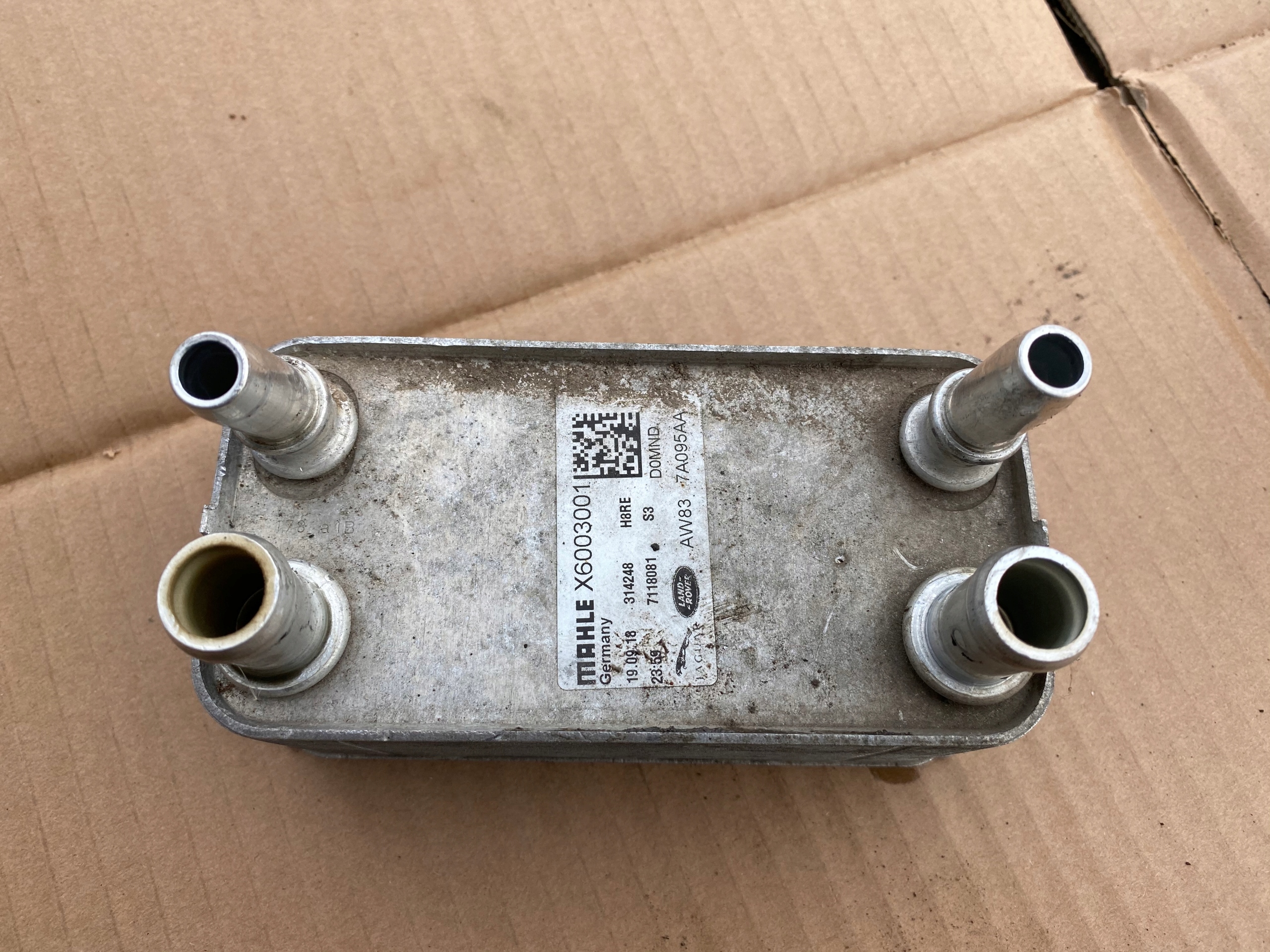 CHLODNICA OLEJU JAGUAR X152 F TYPE AW83-7A095-AA